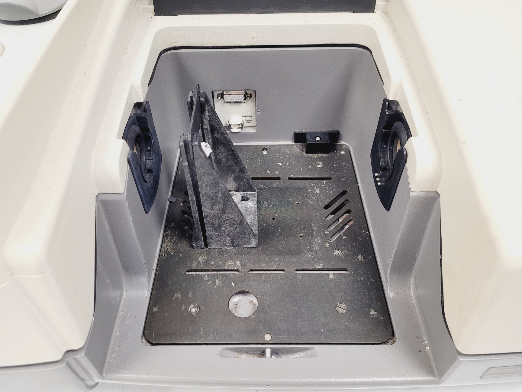 Image of Nicolet Nexus FT-IR Spectrometer w/ PC & Omnic Version 5.2a Software Lab