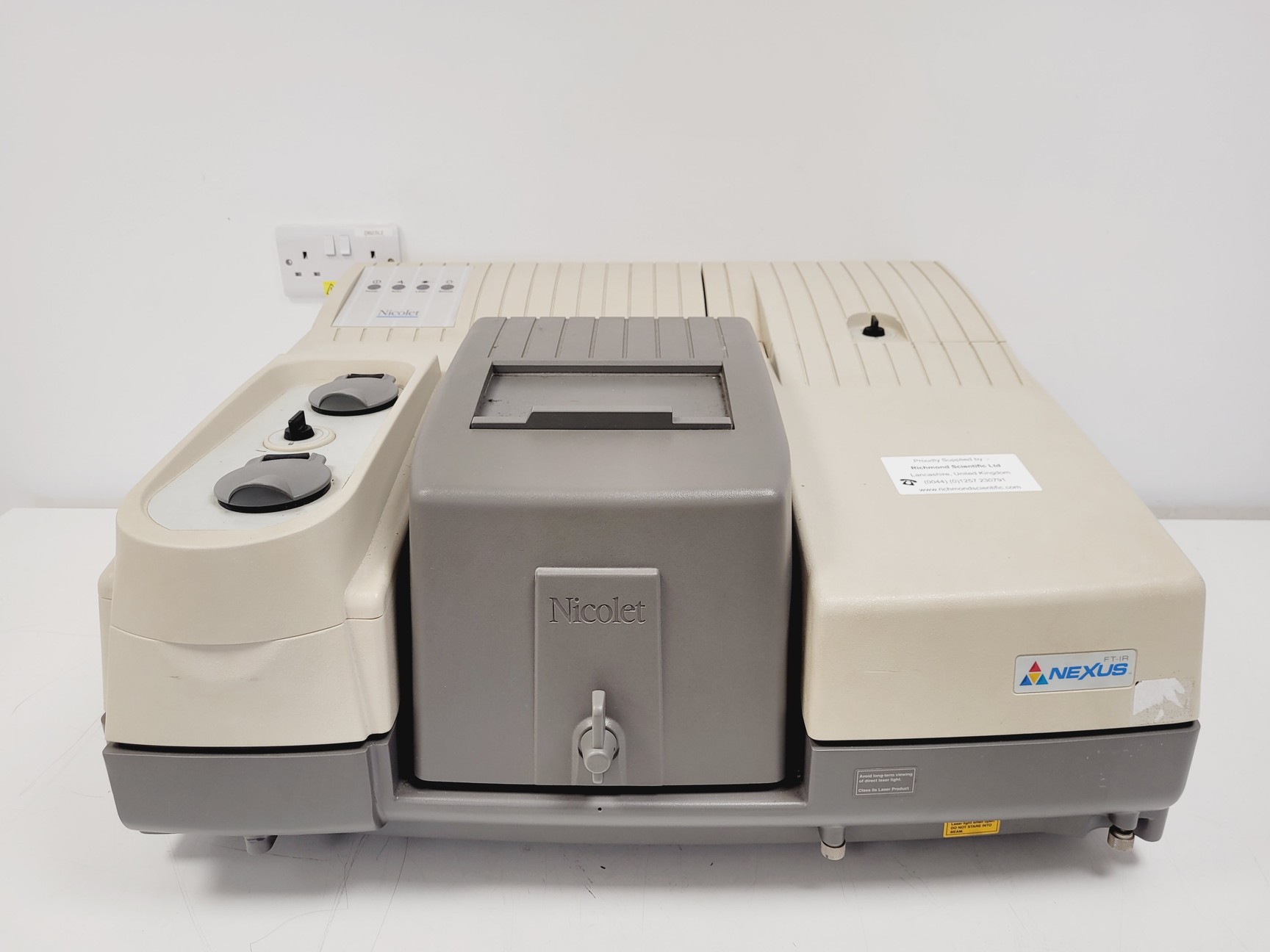 Image of Nicolet Nexus FT-IR Spectrometer w/ PC & Omnic Version 5.2a Software Lab