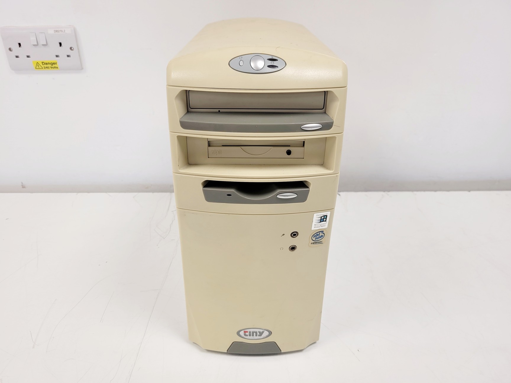 Image of Nicolet Nexus FT-IR Spectrometer w/ PC & Omnic Version 5.2a Software Lab