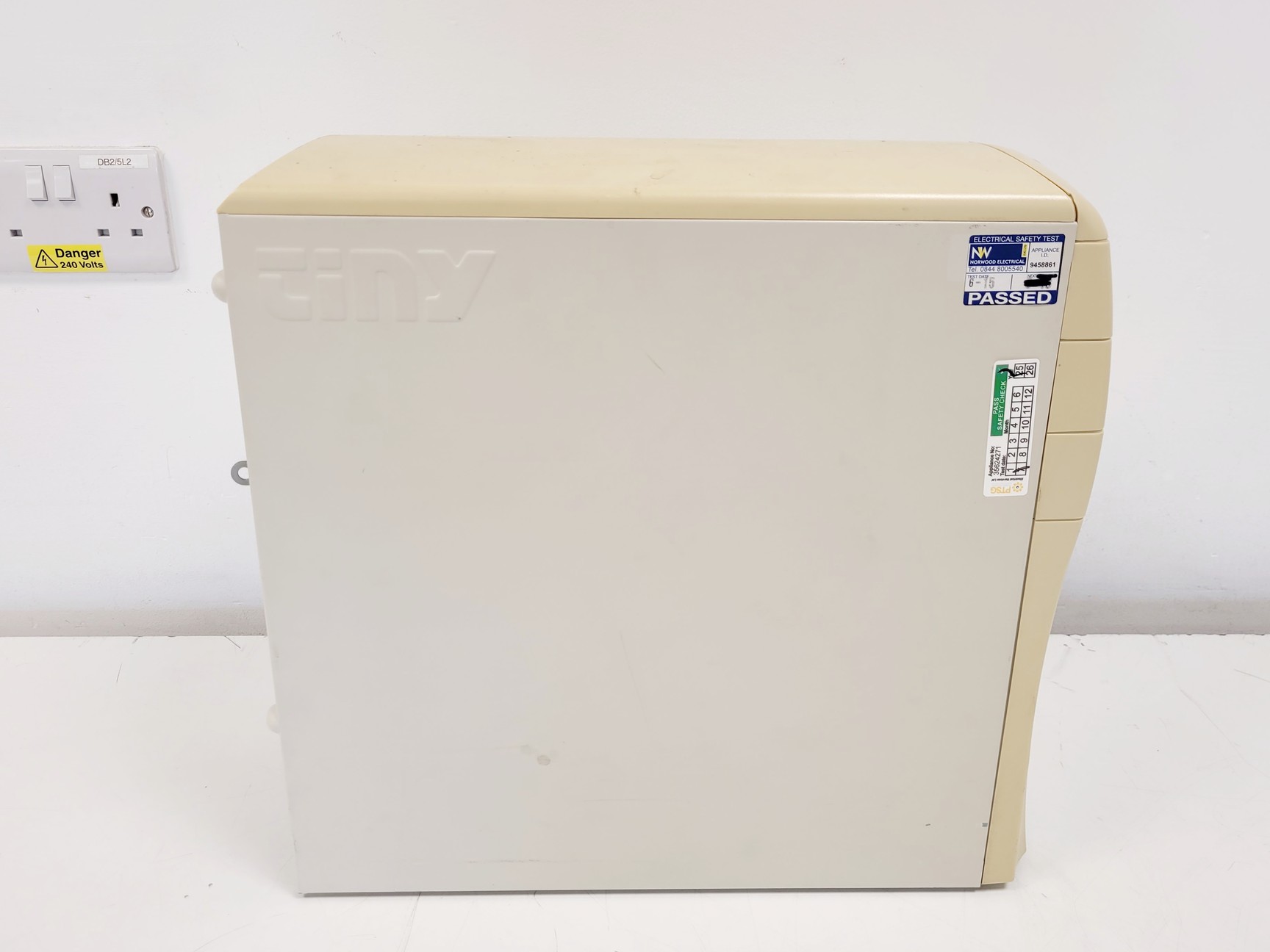 Image of Nicolet Nexus FT-IR Spectrometer w/ PC & Omnic Version 5.2a Software Lab