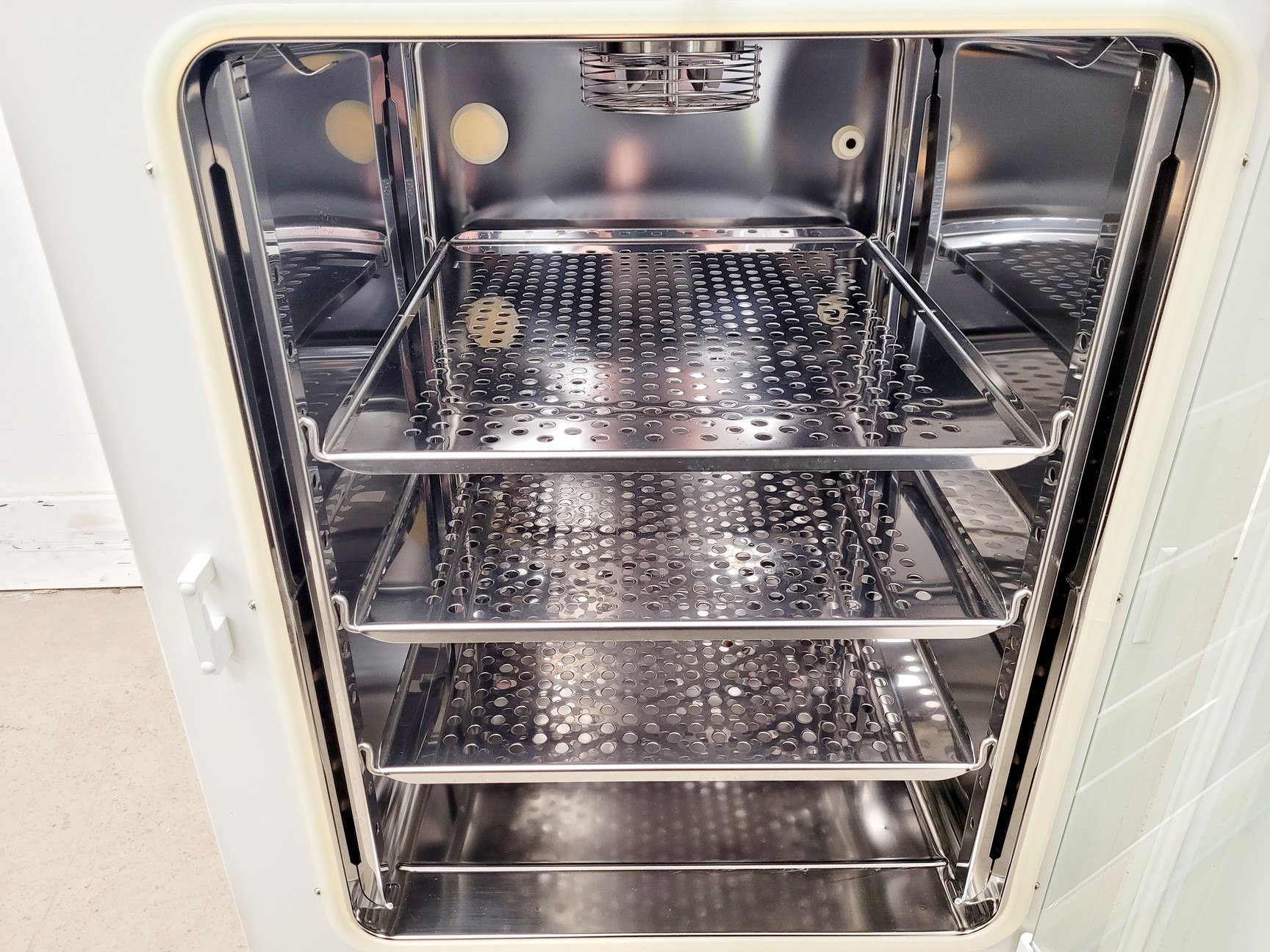 Image of Thermo Scientific HERAcell 150 Incubator Lab