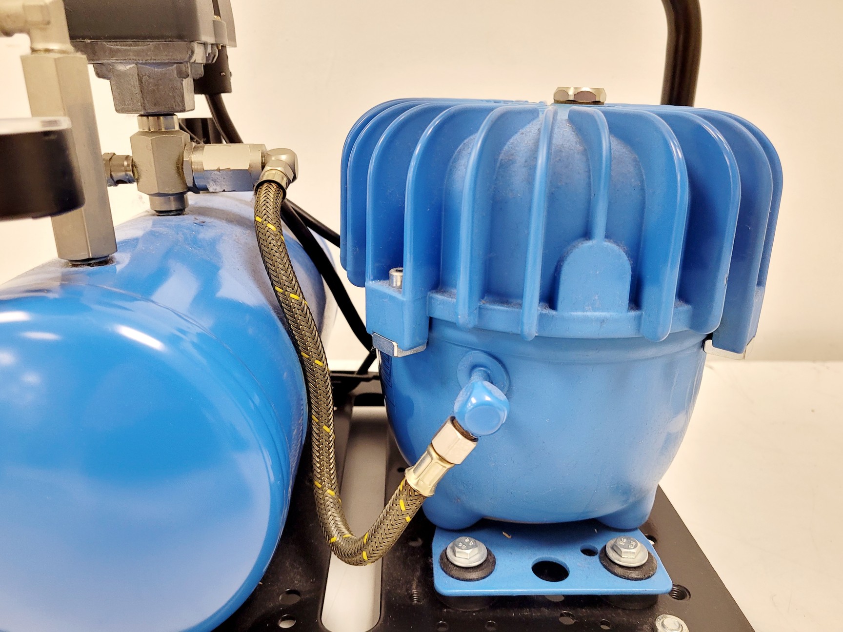 Image of TMC Anti-Vibration Table Model 63-530 w/ Jun-air 3-4 Air Compressor