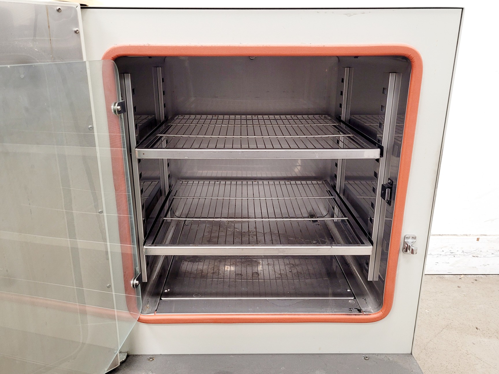 Image of Sanyo MIR-162 Lab Incubator 