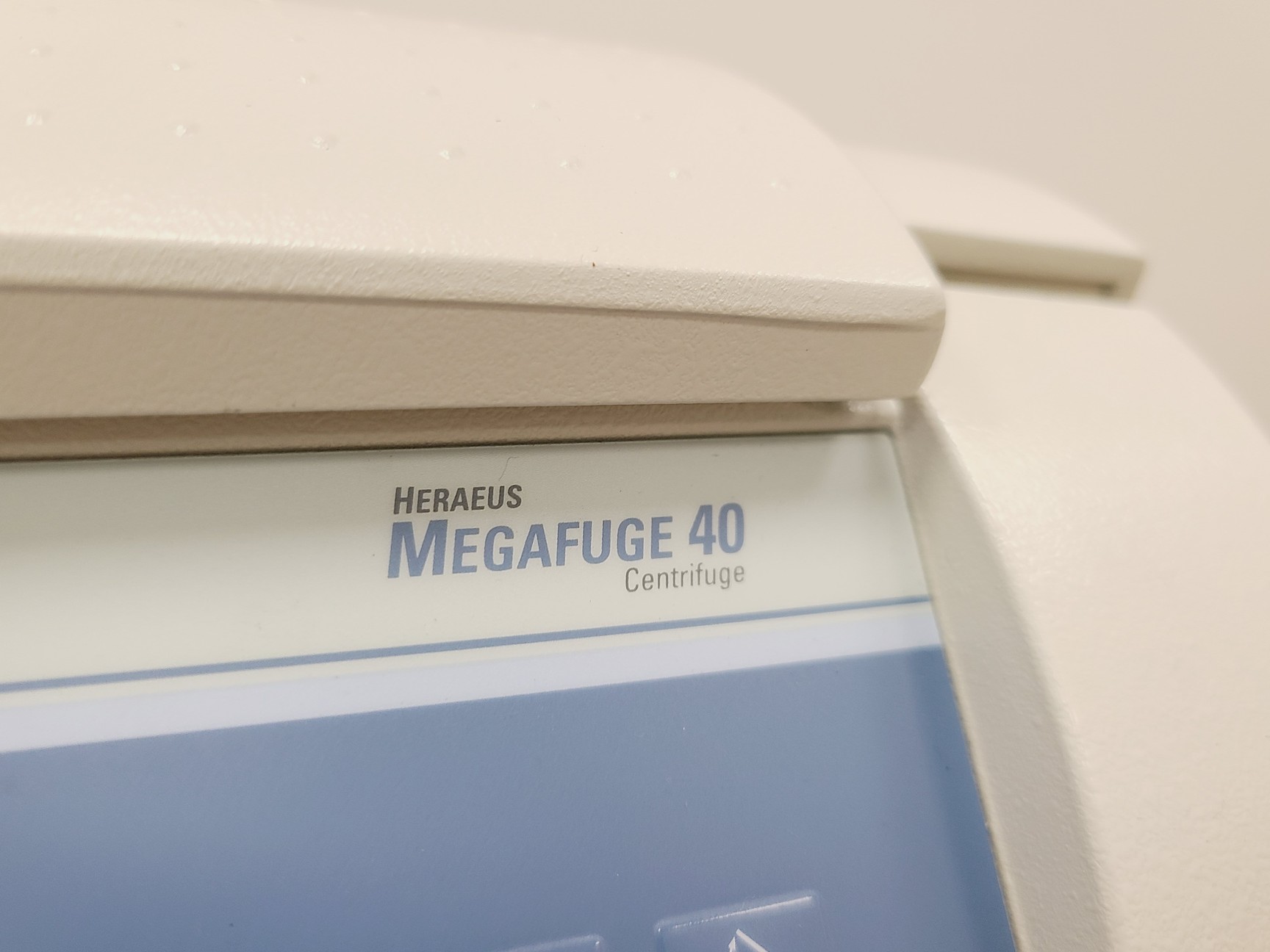 Image of Thermo Scientific Heraeus Megafuge 40 Centrifuge w/ 75003017 Rotor 4200RPM 