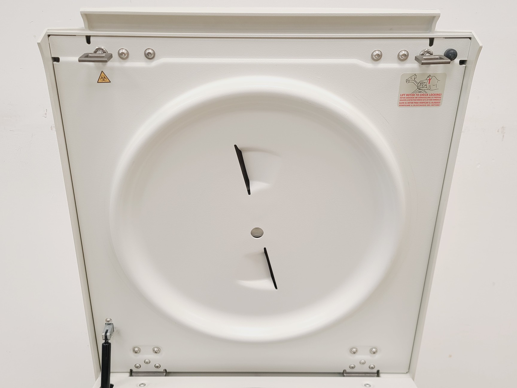 Image of Thermo Scientific Heraeus Megafuge 40 Centrifuge w/ 75003017 Rotor 4200RPM 