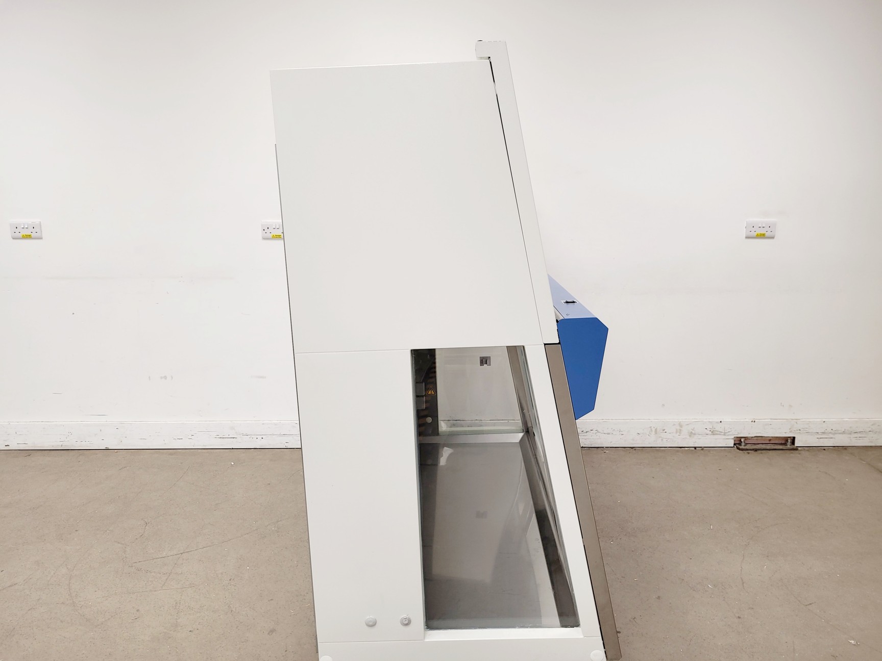 Image of Thermo Scientific Safe 2020 1.5 Safety Cabinet w/ Stand Lab