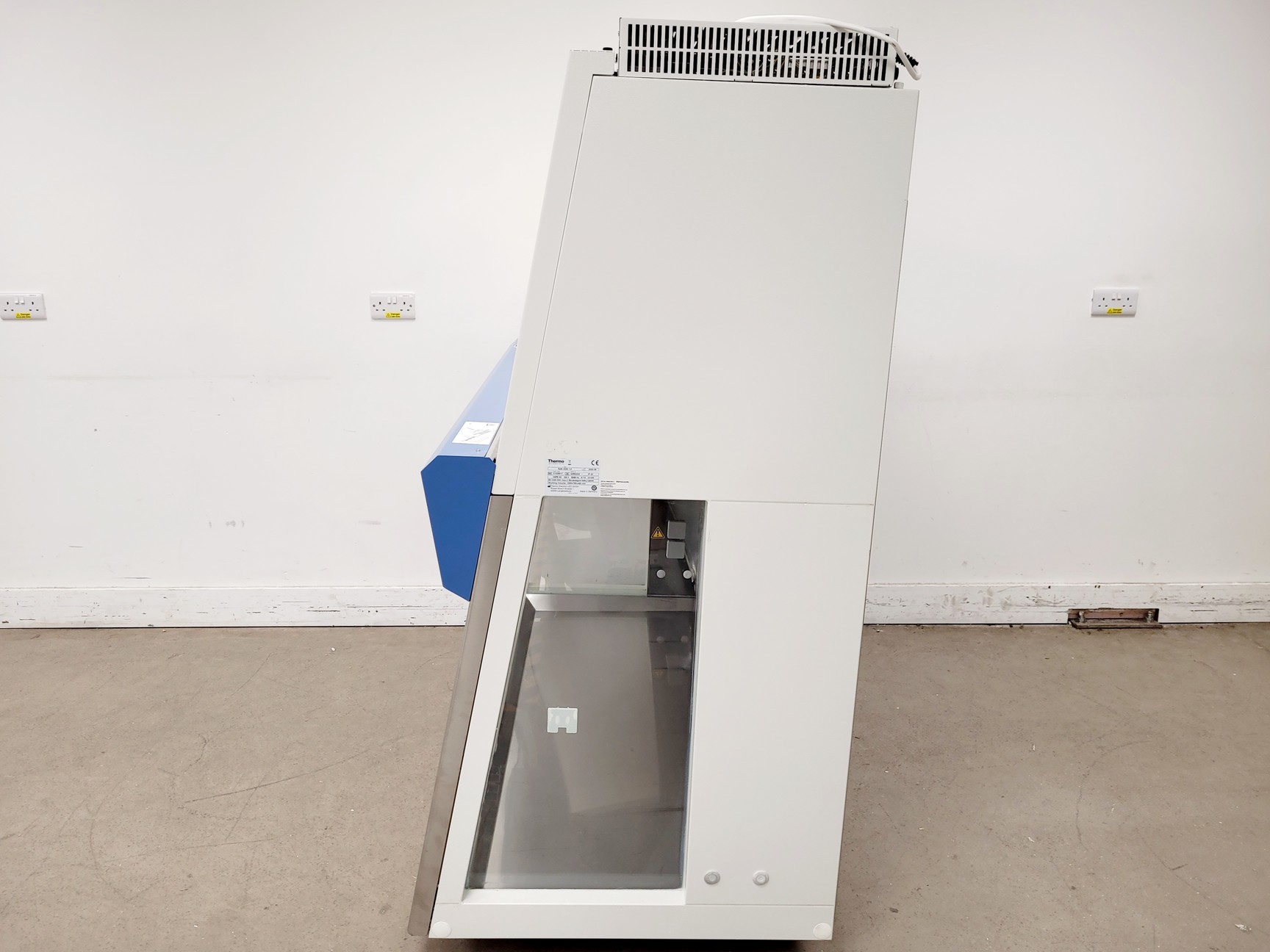 Image of Thermo Scientific Safe 2020 1.5 Safety Cabinet w/ Stand Lab