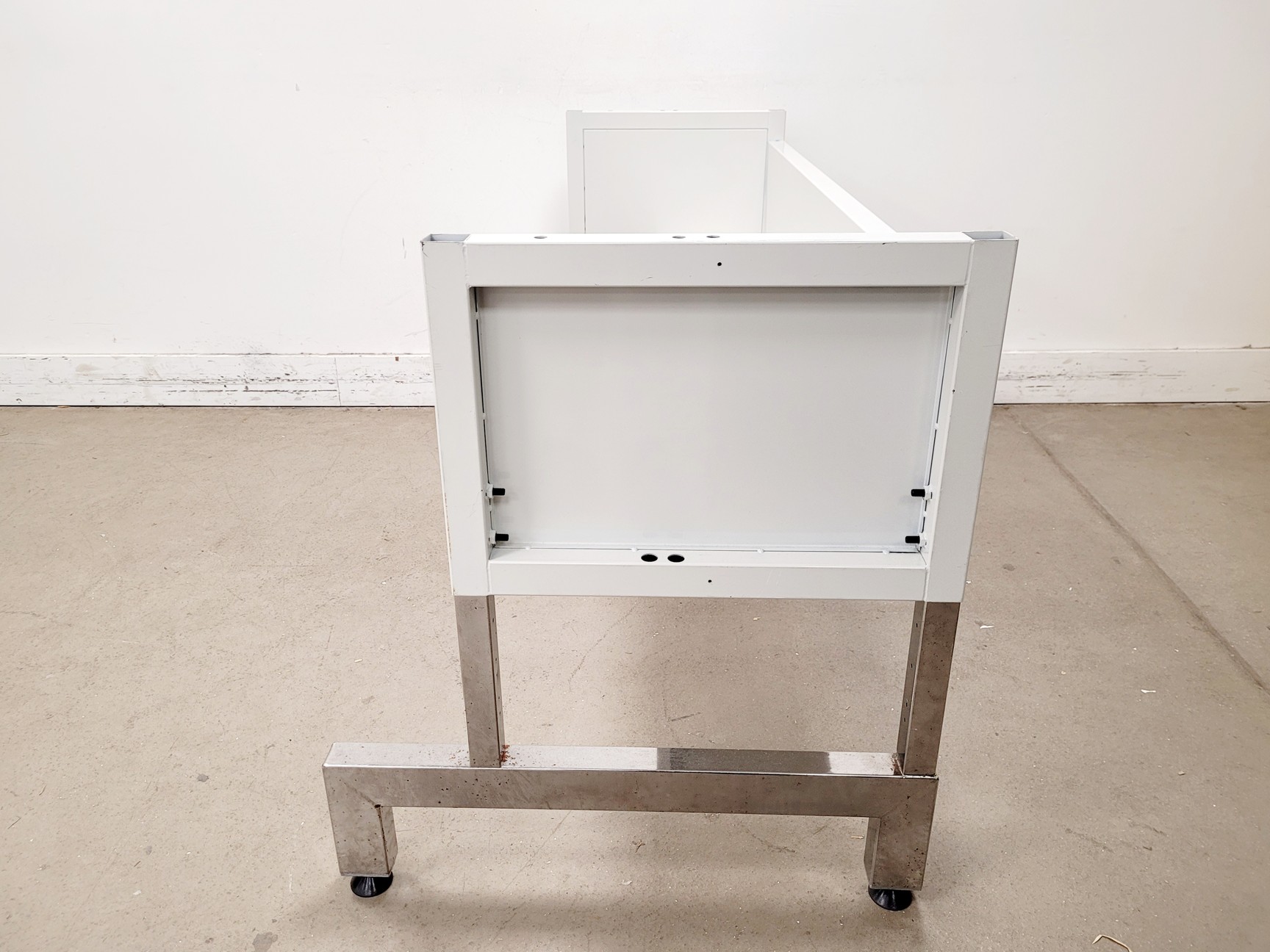 Image of Thermo Scientific Safe 2020 1.5 Safety Cabinet w/ Stand Lab