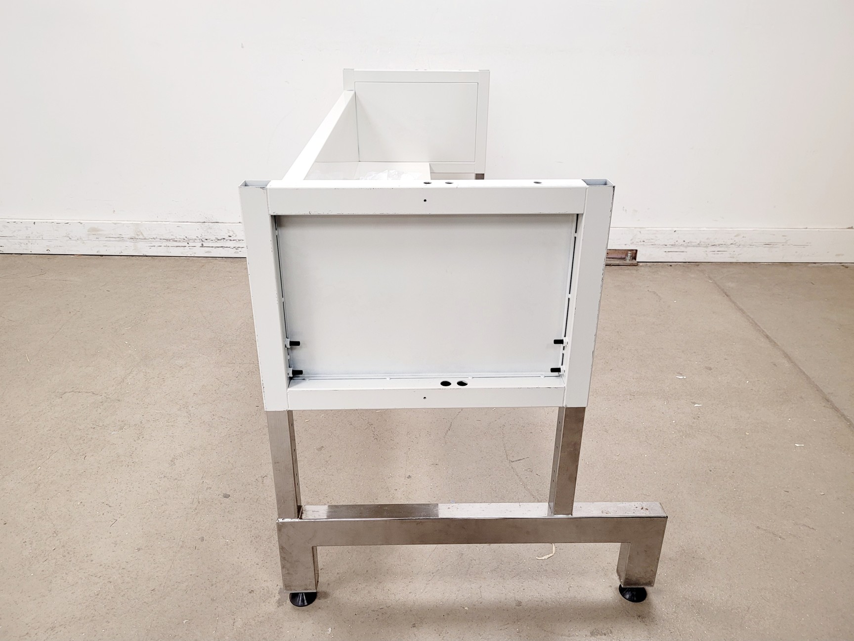 Image of Thermo Scientific Safe 2020 1.5 Safety Cabinet w/ Stand Lab