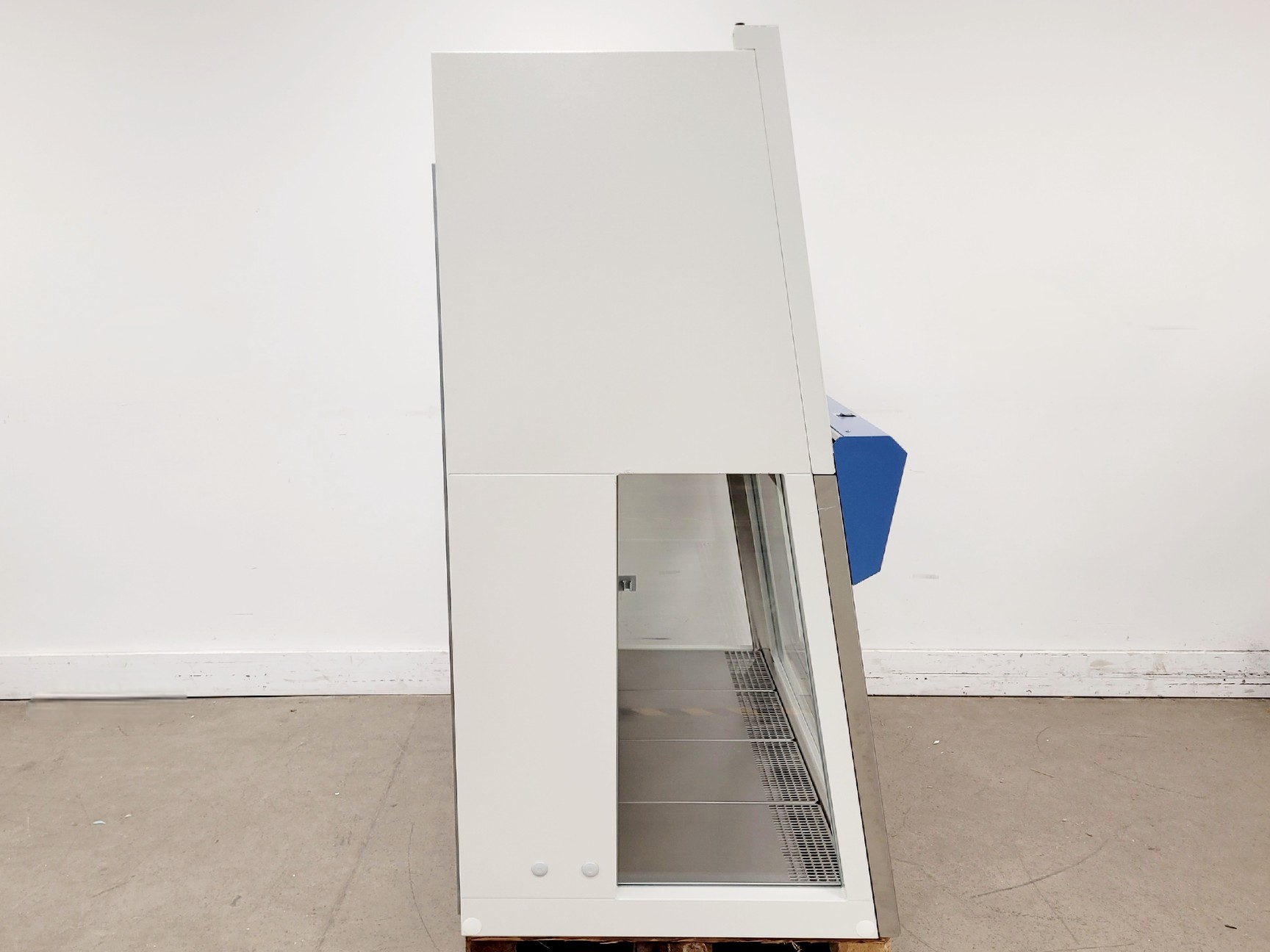 Image of Thermo Scientific Safe 2020 1.2 Safety Cabinet w/ Stand Lab