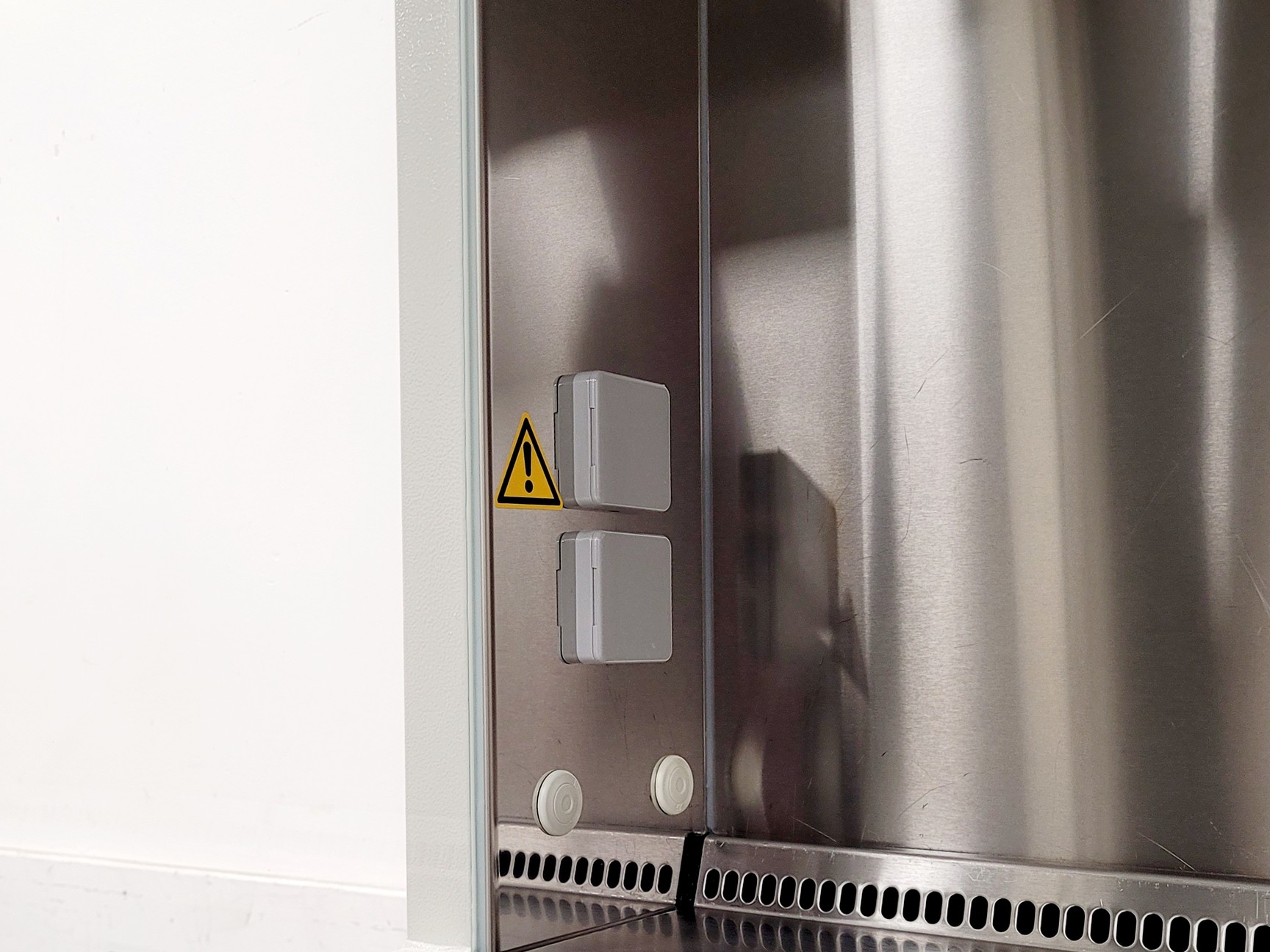 Image of Thermo Scientific Safe 2020 1.2 Safety Cabinet w/ Stand Lab