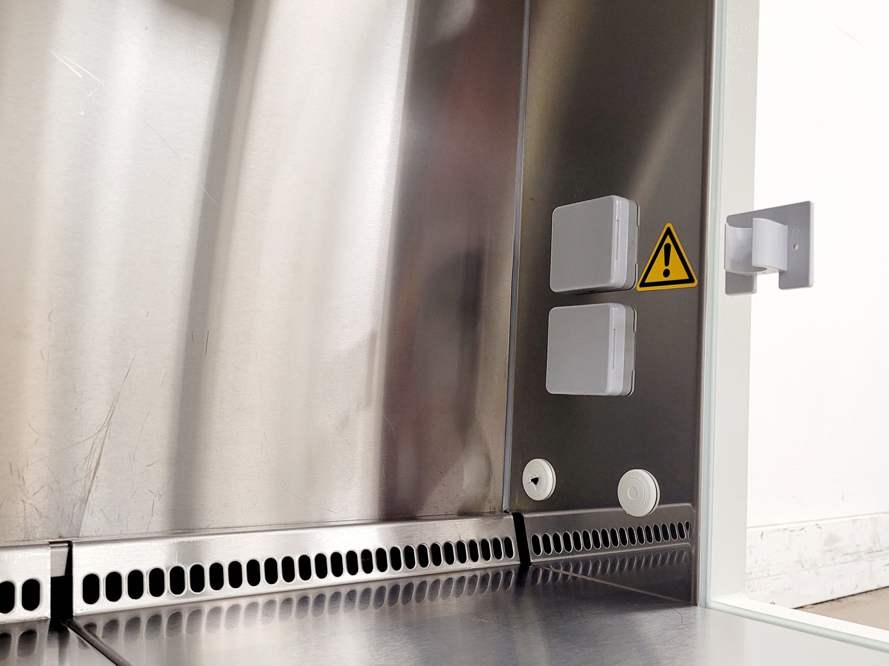 Image of Thermo Scientific Safe 2020 1.2 Safety Cabinet w/ Stand Lab