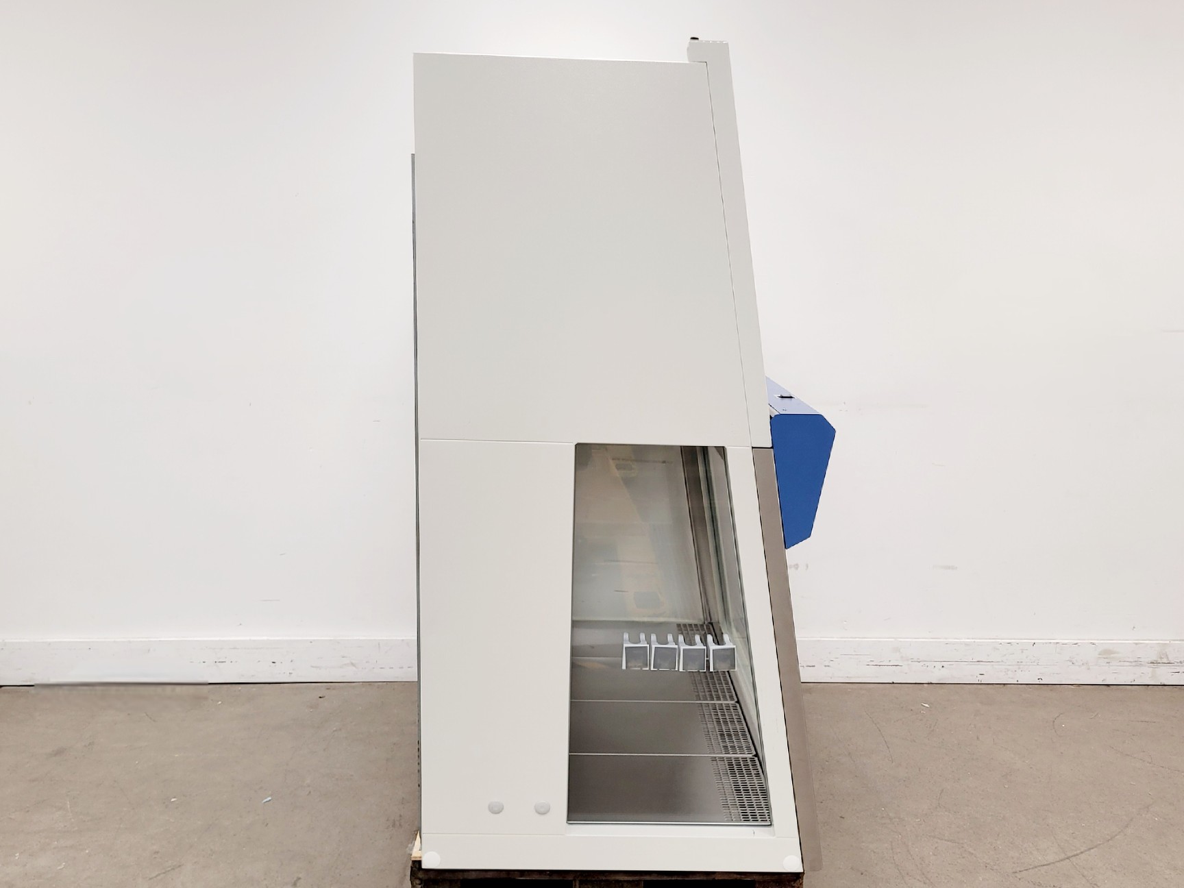 Image of Thermo Scientific Safe 2020 1.2 Safety Cabinet w/ Stand Lab