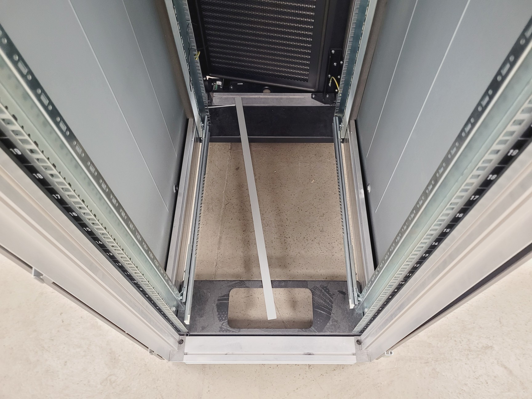 Image of Emerson Network Power CoolDoor Server Rack P/N: DCD35A6E30A001