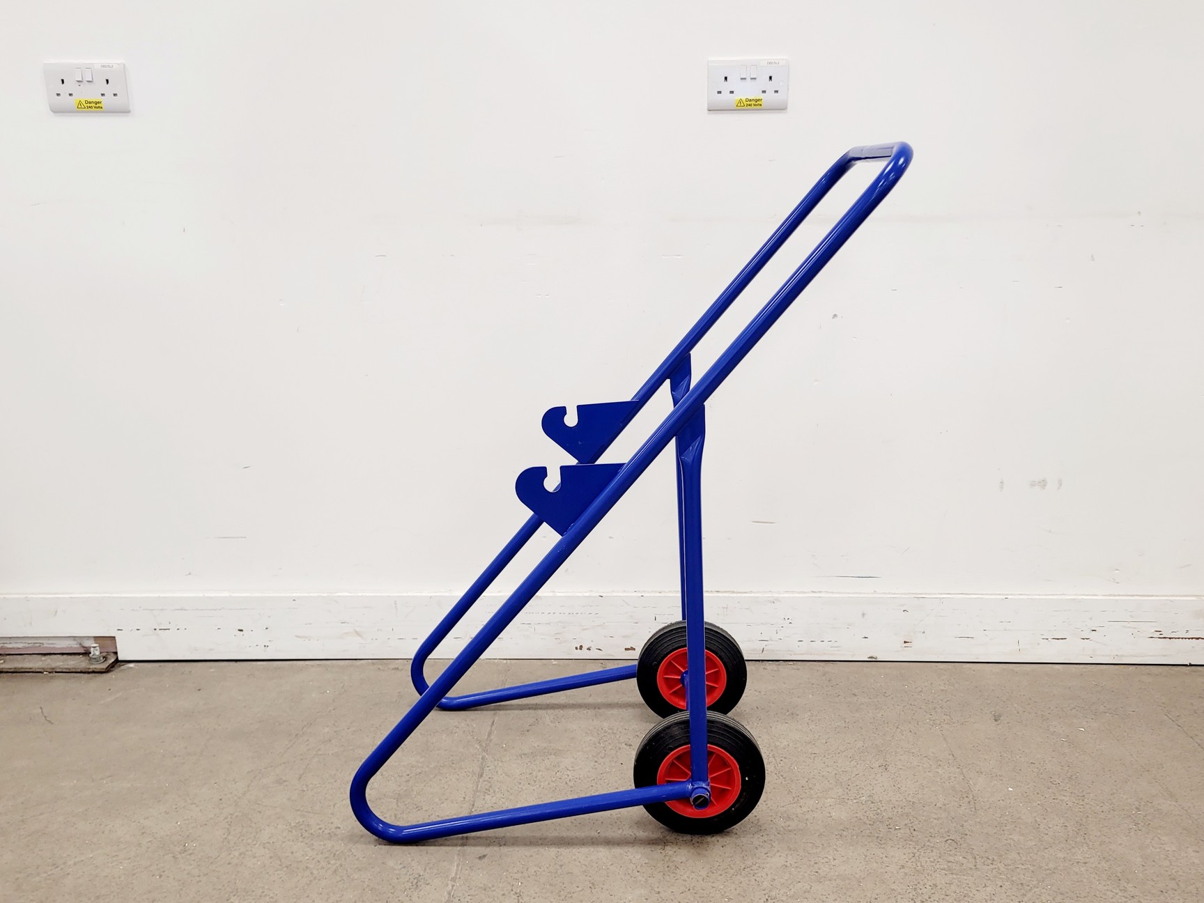 Image of Statebourne Cryolab 25 Portable Liquid Nitrogen Tank w/ Trolley 