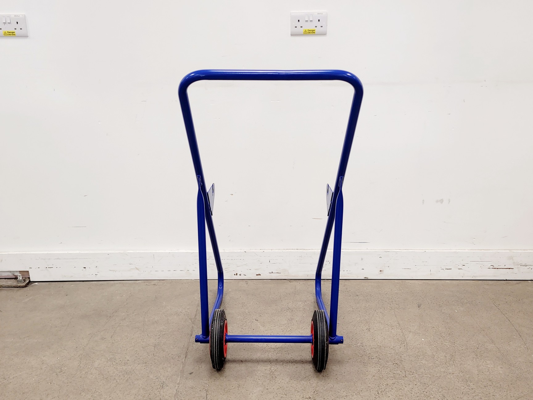 Image of Statebourne Cryolab 25 Portable Liquid Nitrogen Tank w/ Trolley 