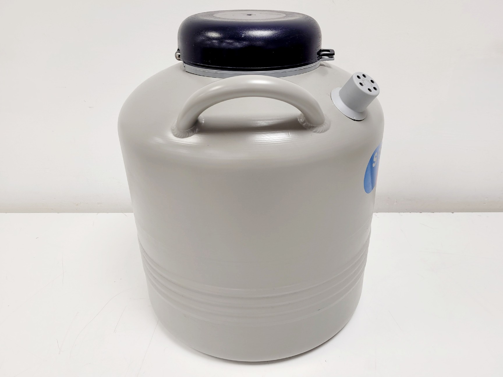 Image of Statebourne Bio 12 Liquid Nitrogen Dewar 12L