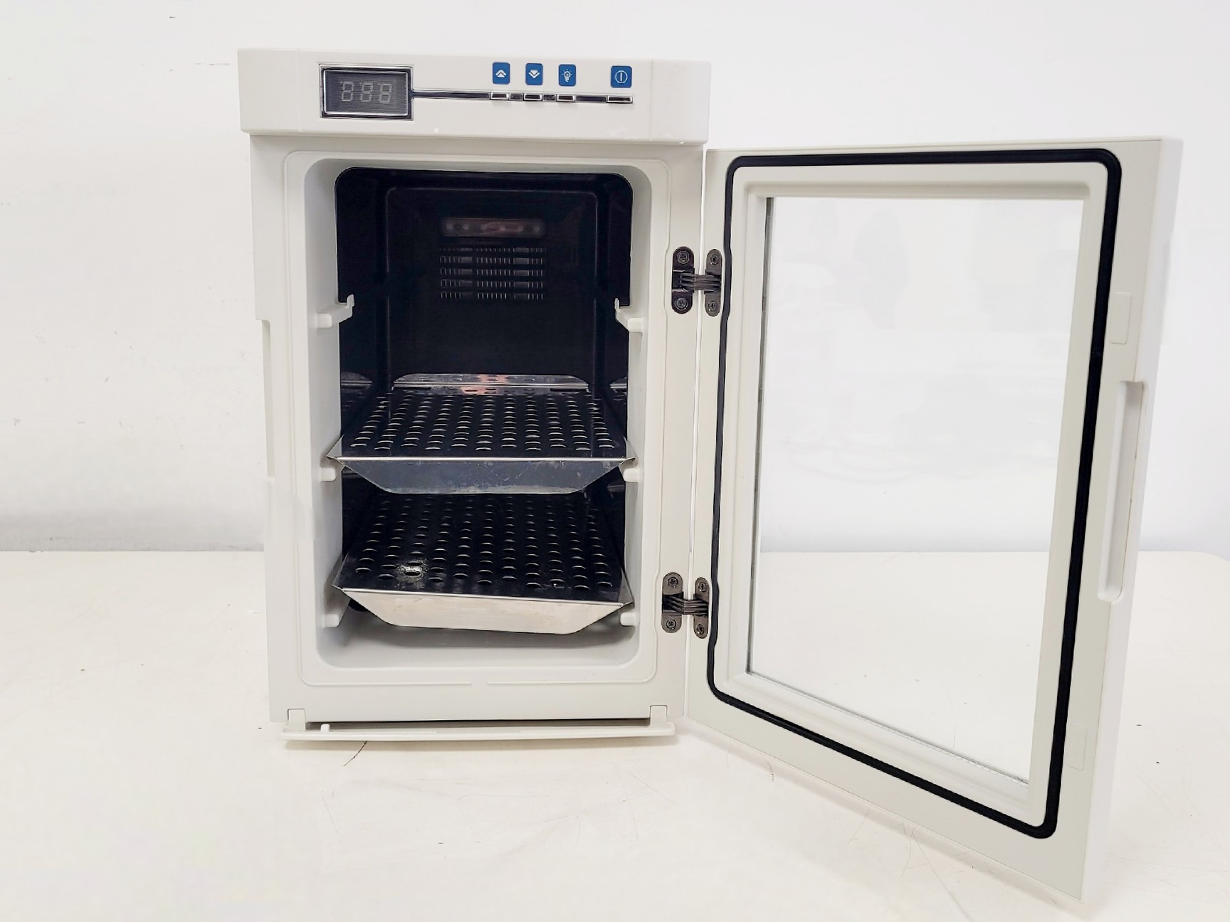 Image of Thermo Scientific HERATHERM IMC 18 Incubator Lab