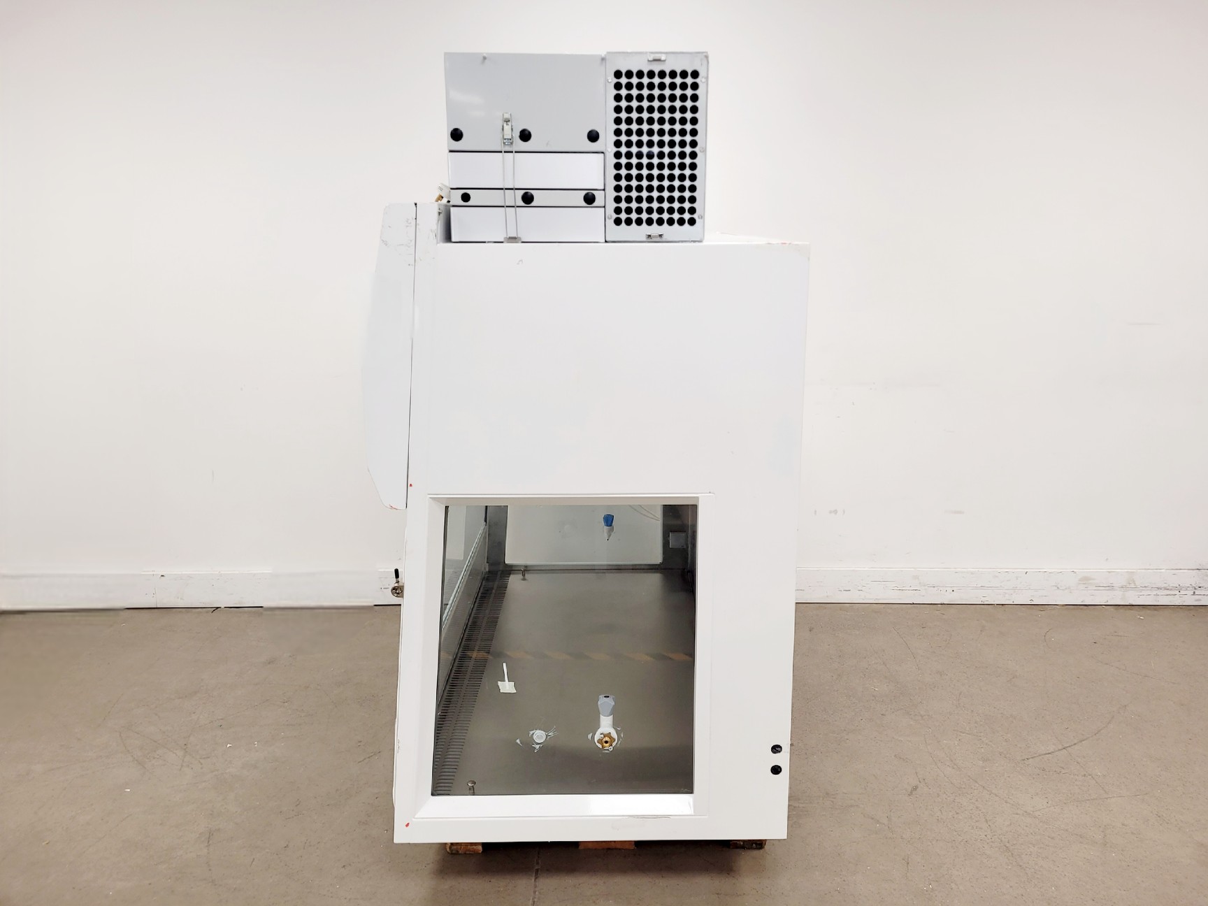 Image of CAS BioMAT 2 1500 Class II Microbiological Safety Cabinet w/ Stand Lab