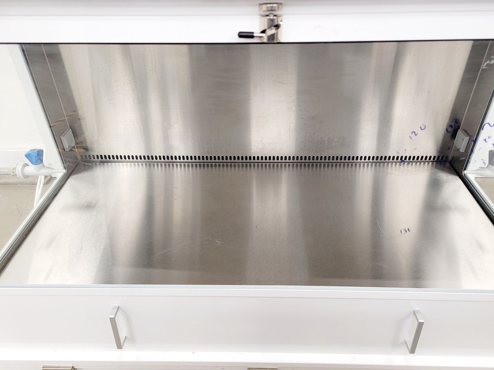 Image of CAS BioMAT 2 1500 Class II Microbiological Safety Cabinet w/ Stand Lab