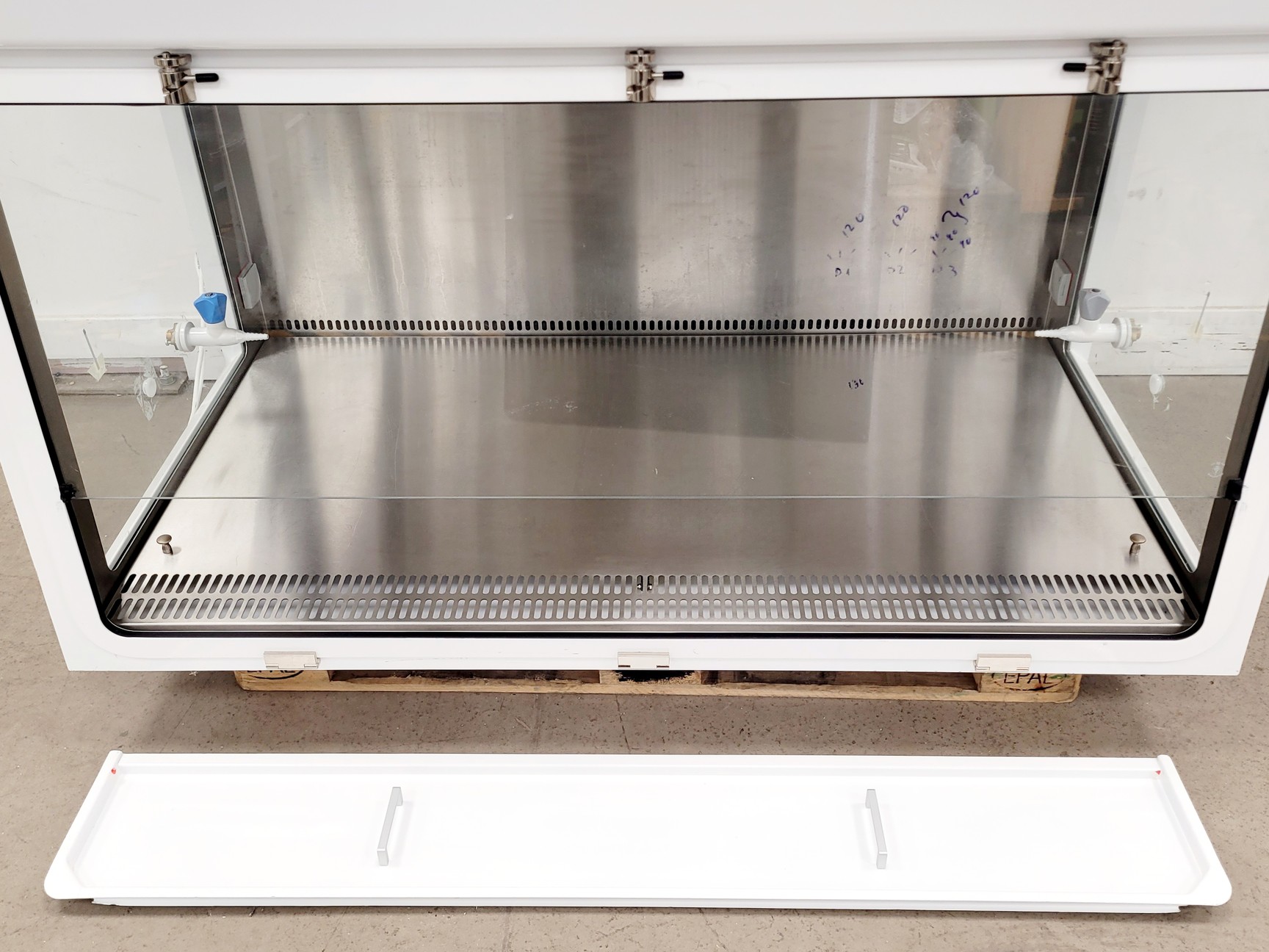 Image of CAS BioMAT 2 1500 Class II Microbiological Safety Cabinet w/ Stand Lab