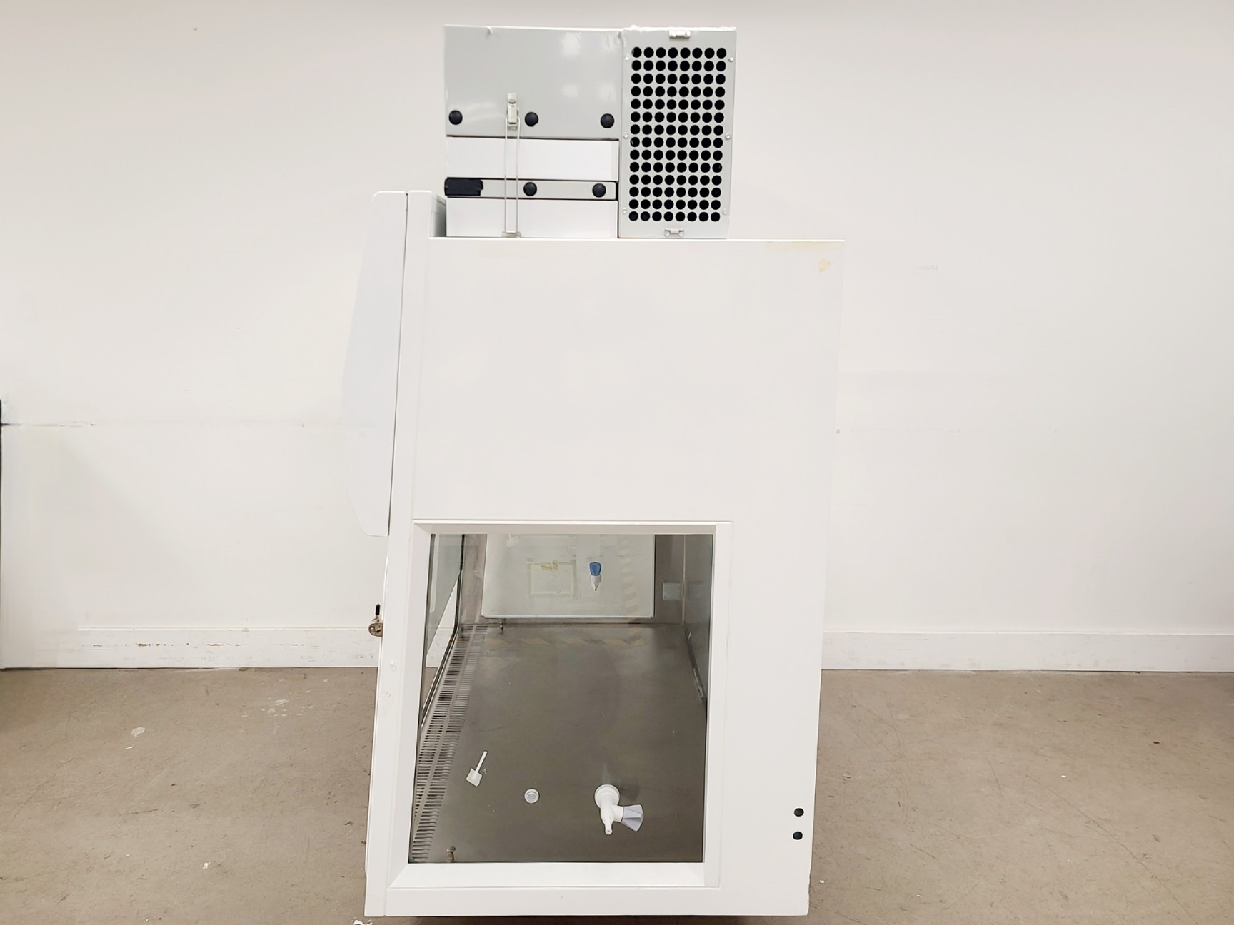 Image of CAS BioMAT 2 1500 Class II Microbiological Safety Cabinet w/ Stand
