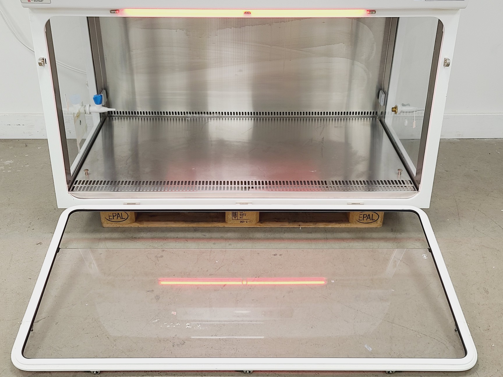 Image of CAS BioMAT 2 1500 Class II Microbiological Safety Cabinet w/ Stand