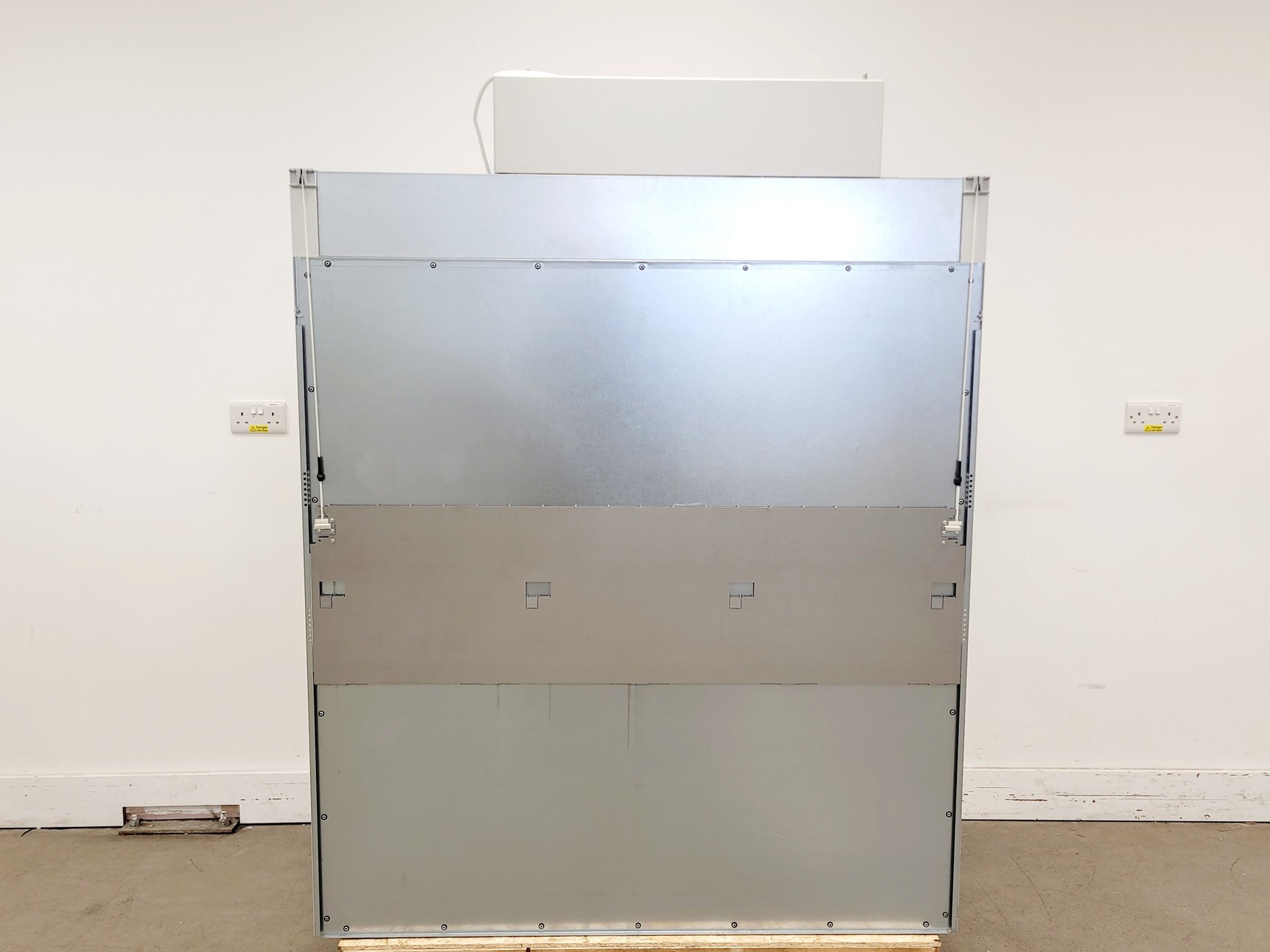 Image of Thermo Scientific MSC-Advantage 1.2 Safety Cabinet w/ Stand Lab