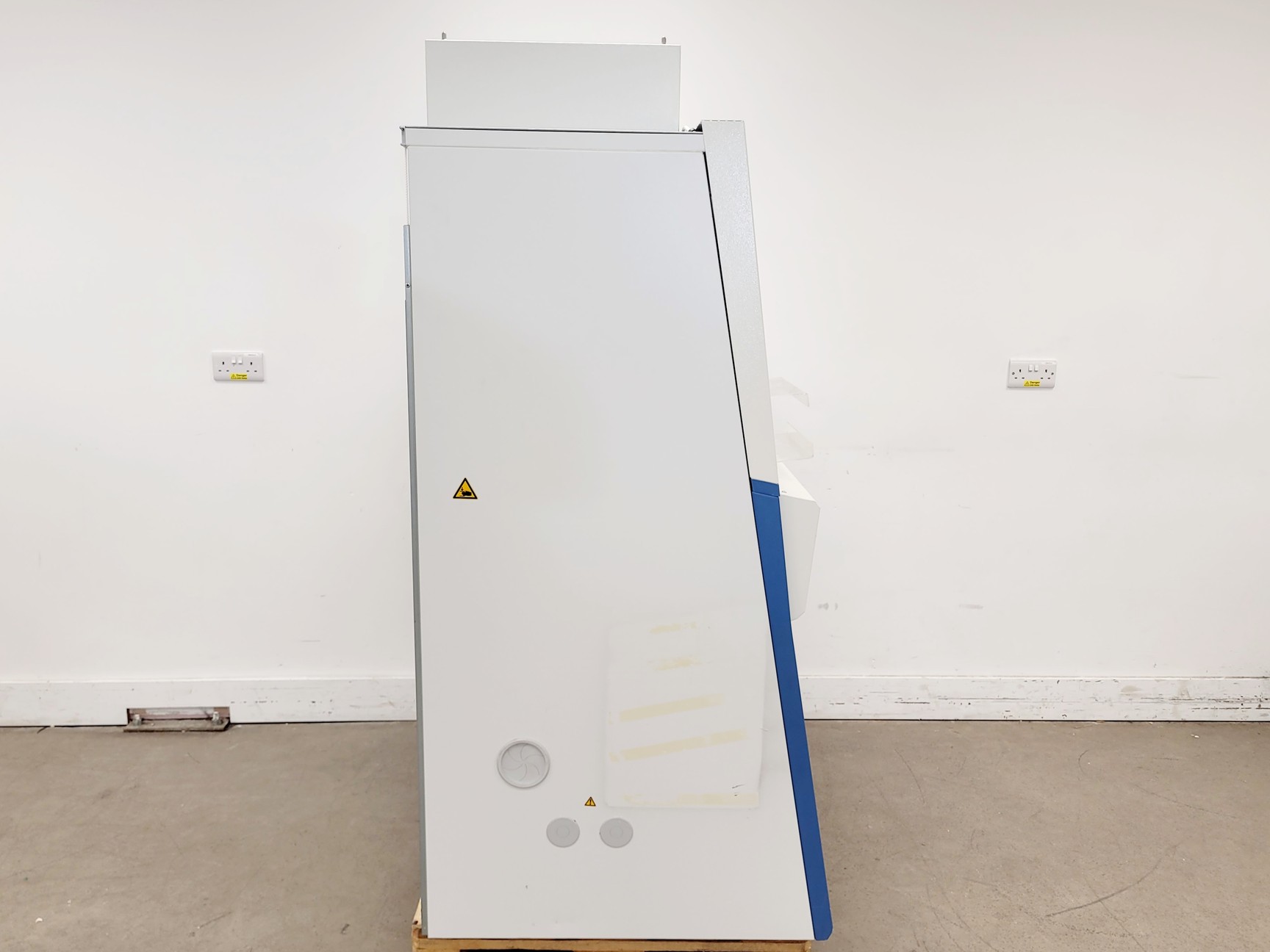 Image of Thermo Scientific MSC-Advantage 1.2 Safety Cabinet w/ Stand Lab