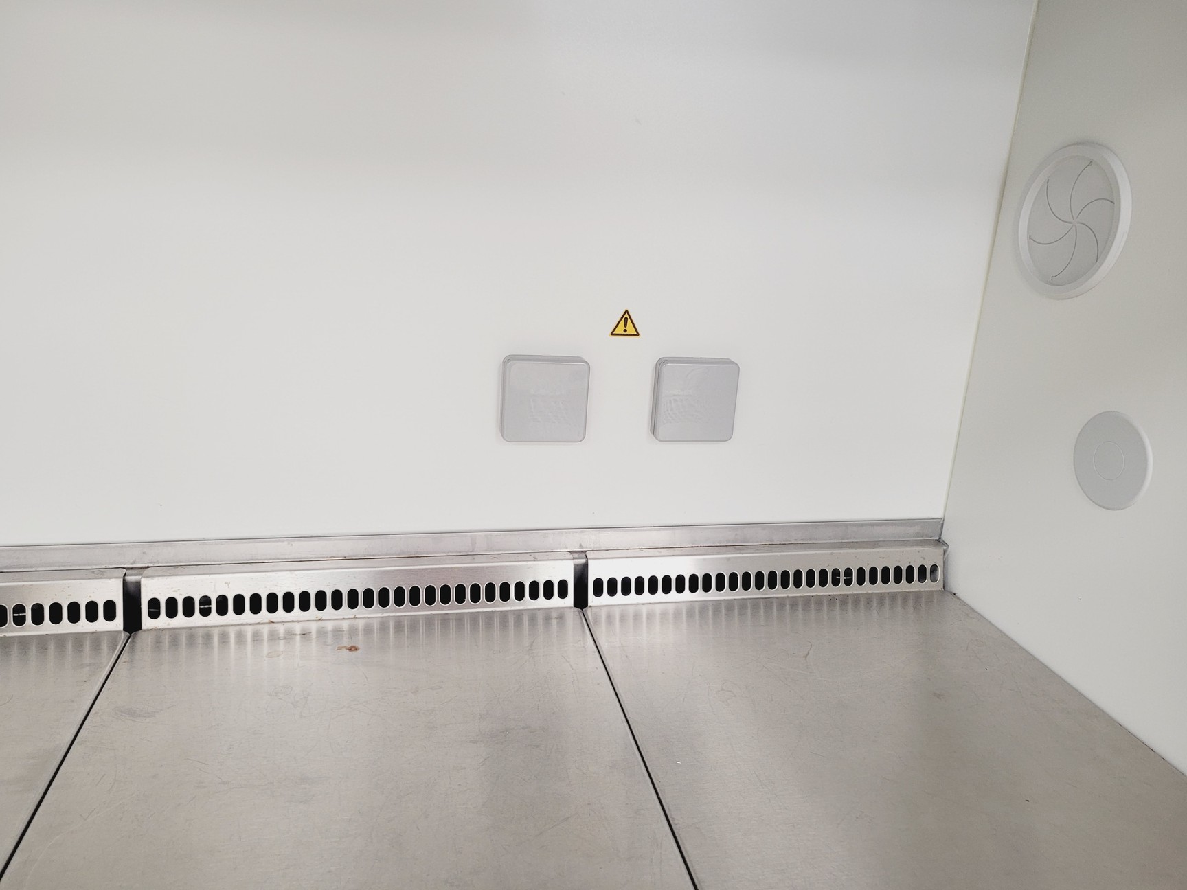 Image of Thermo Scientific MSC-Advantage 1.2 Safety Cabinet w/ Stand Lab