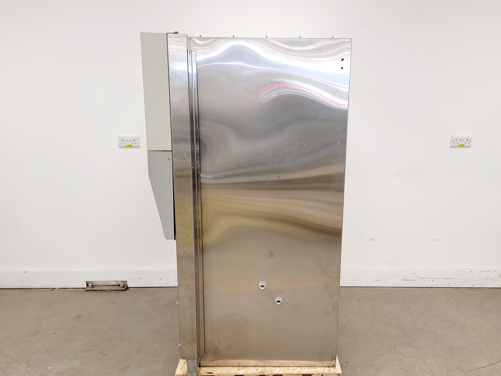 Image of Nuaire NU-437-400S Class II Biological Safety Cabinet Lab