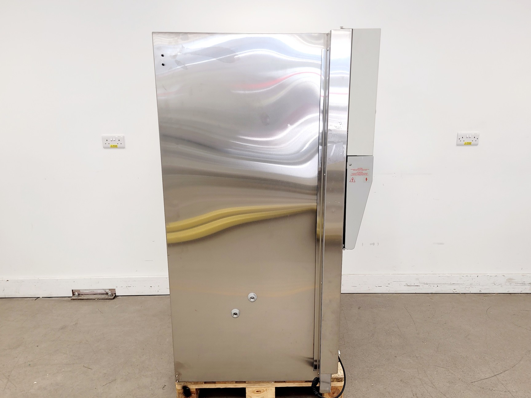 Image of Nuaire NU-437-400S Class II Biological Safety Cabinet Lab