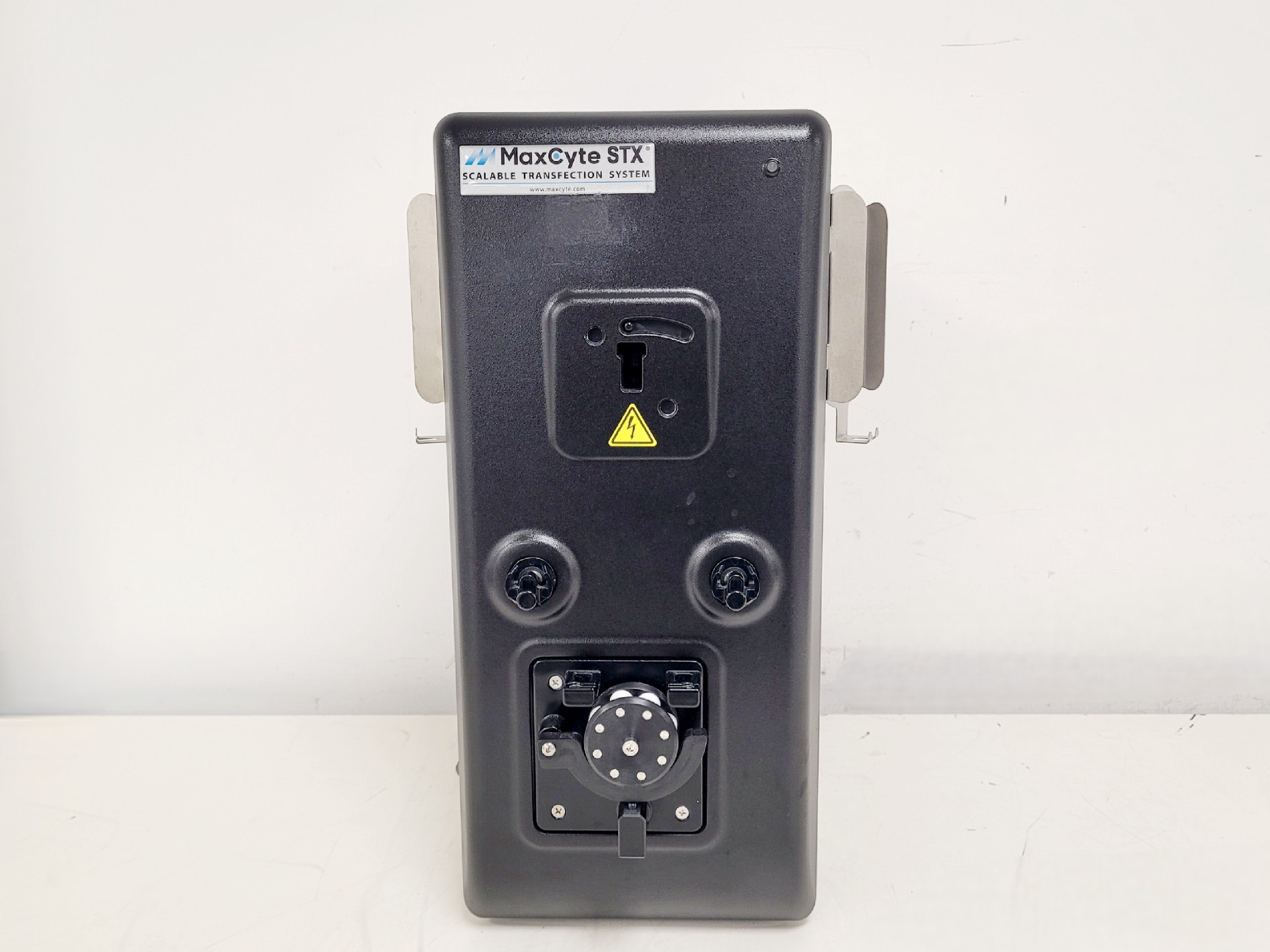 Image of MaxCyte STX Scalable Transfection Electroporation System Lab