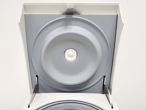 Thumbnail image of Thermo Scientific Fresco 21 Benchtop Centrifuge W/ 75003424 Rotor