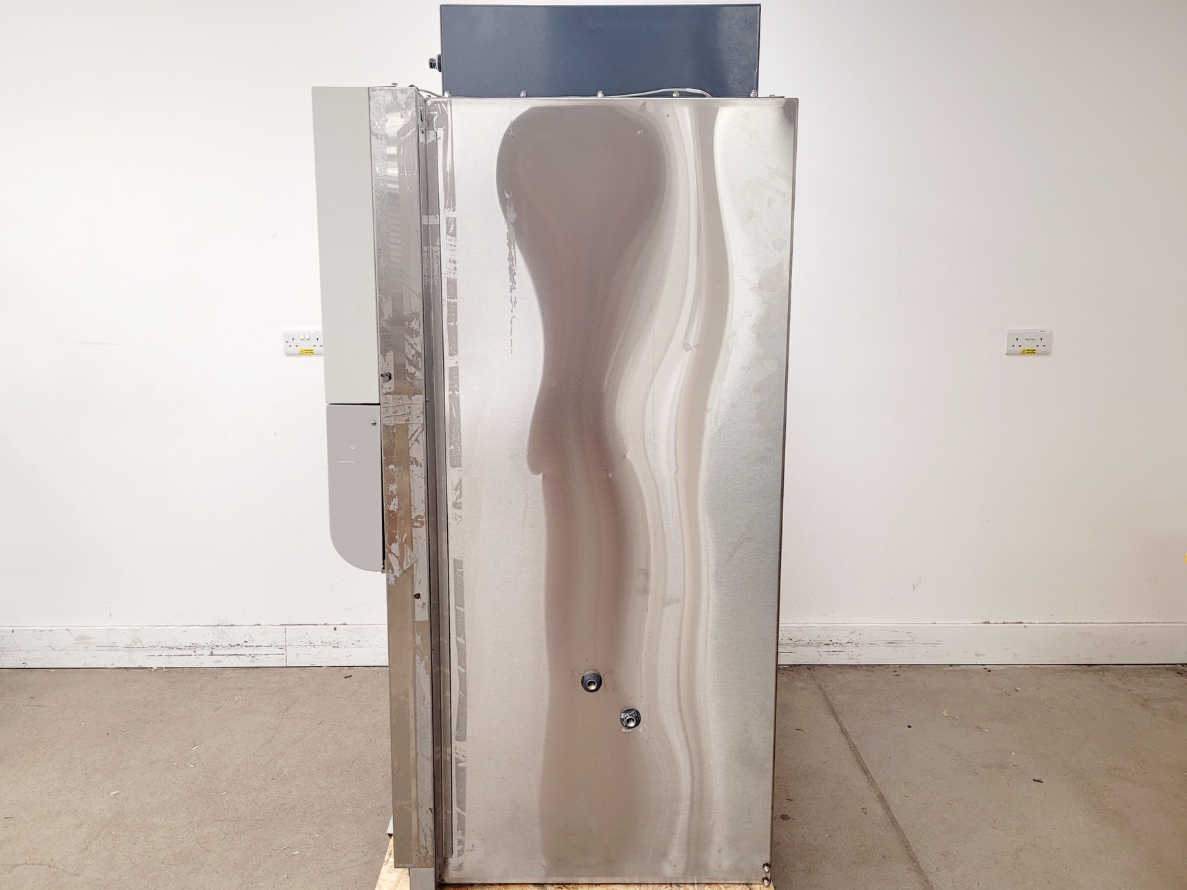 Image of Nuaire NU-437-400E Class II Safety Cabinet Lab
