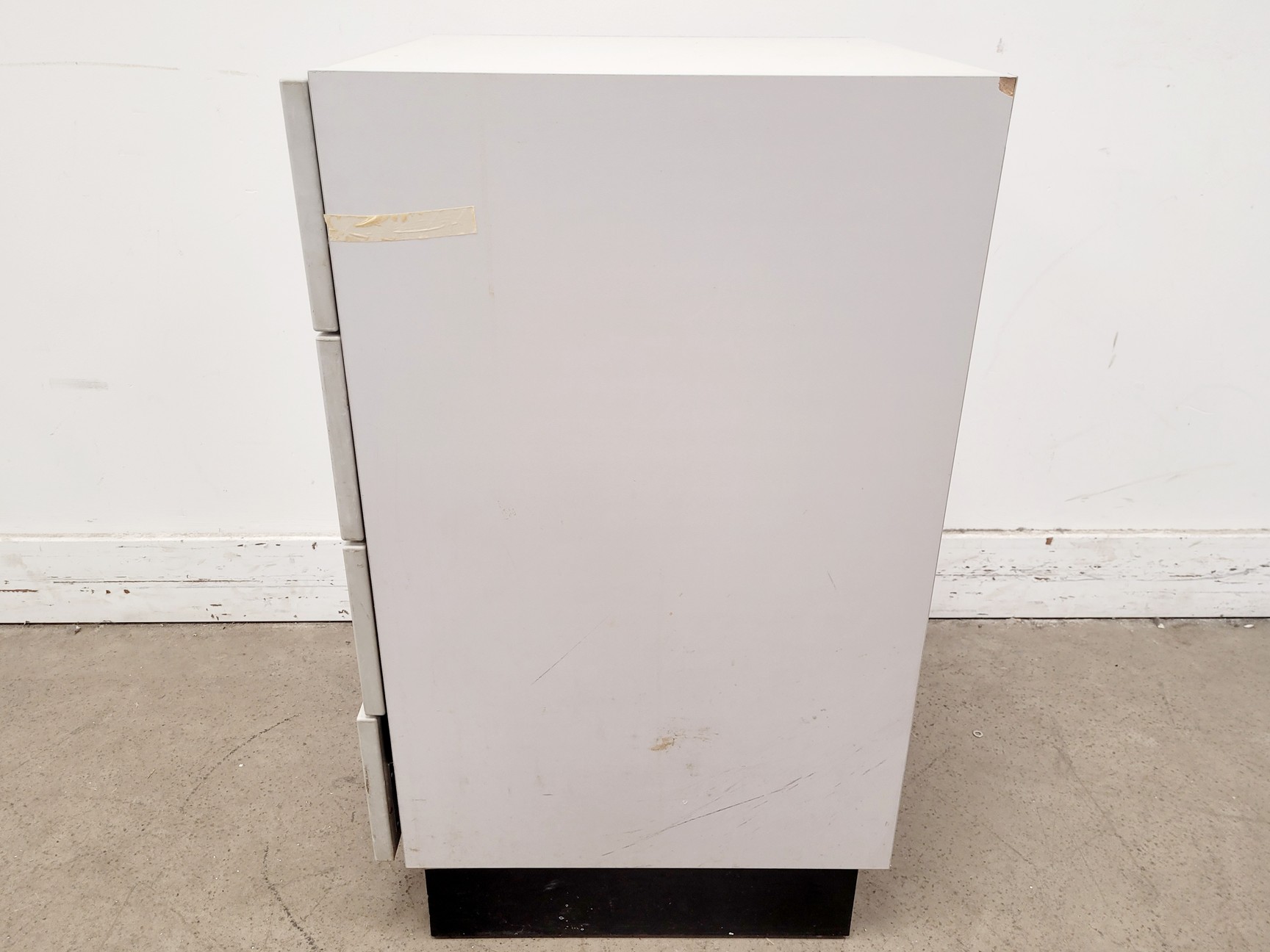 Image of Job lot of 6 x 4-Drawer Underbench Chests of Drawers Lab