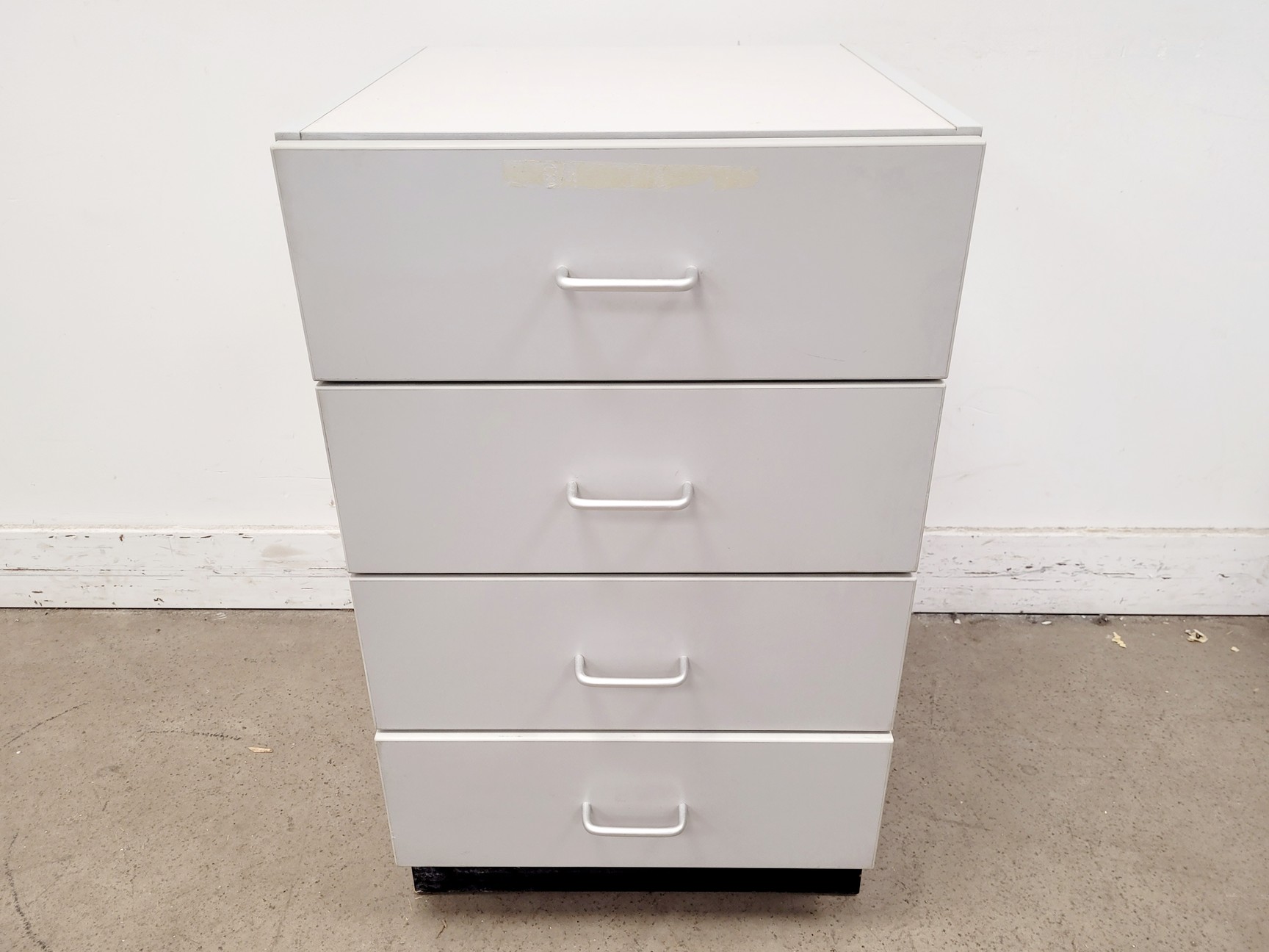 Image of Job lot of 6 x 4-Drawer Underbench Chests of Drawers Lab