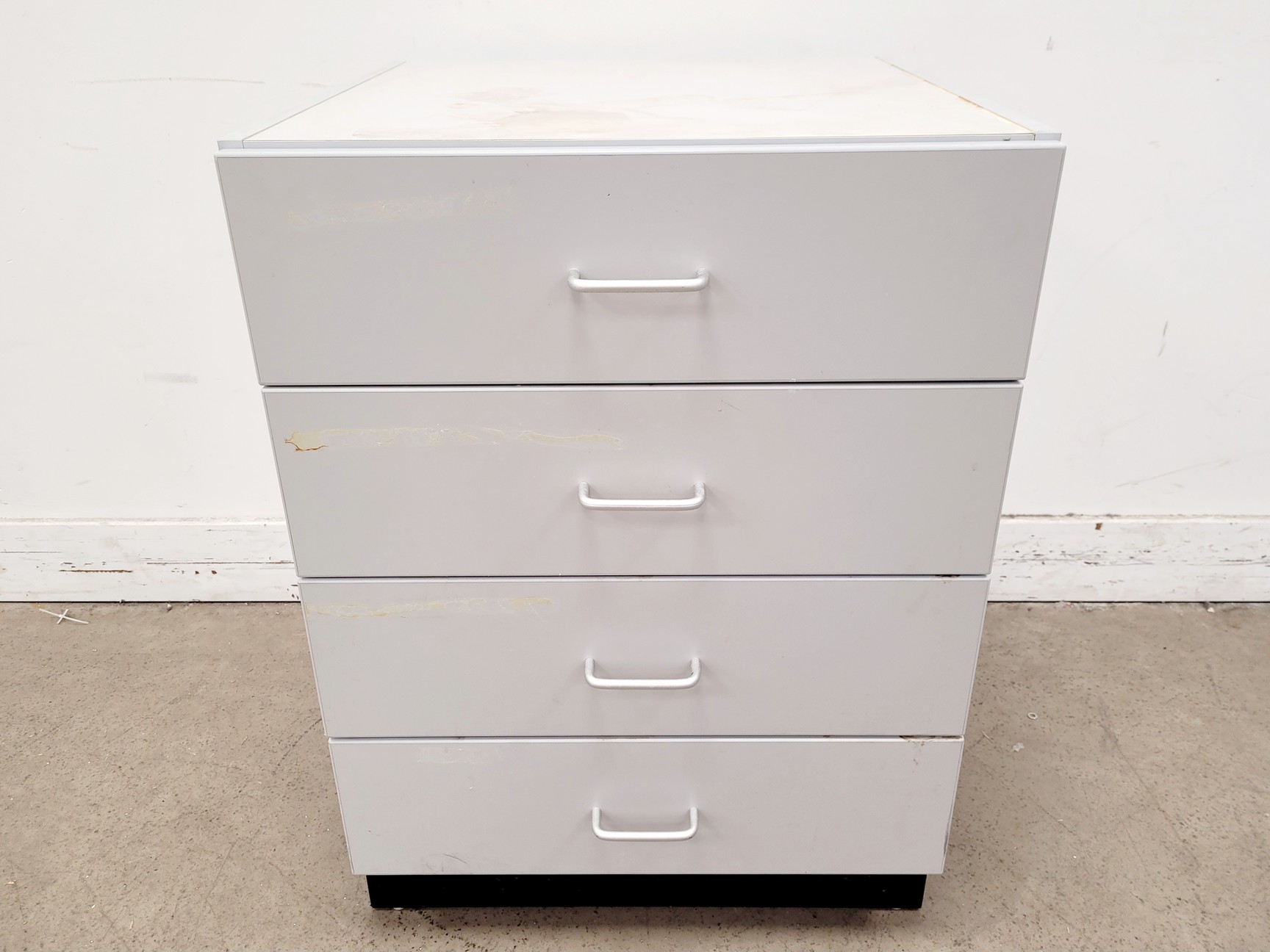 Image of Job lot of 6 x 4-Drawer Underbench Chests of Drawers Lab