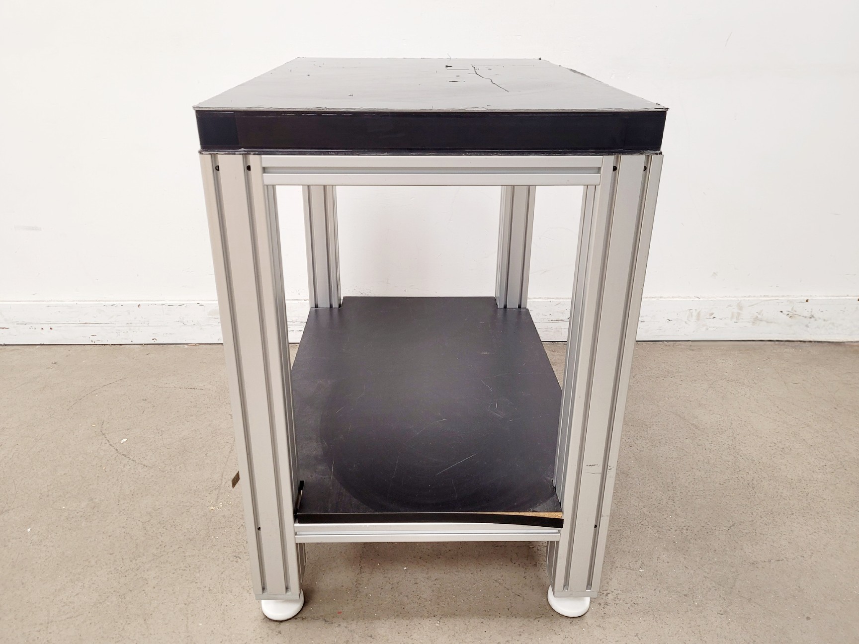 Image of Newport Anti-Vibration Table 90x60x88cm