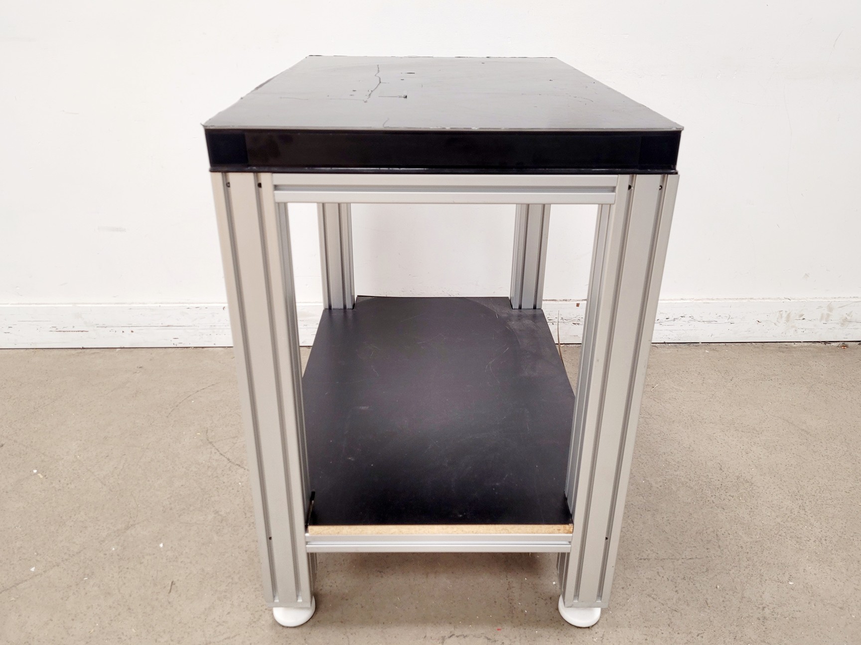 Image of Newport Anti-Vibration Table 90x60x88cm