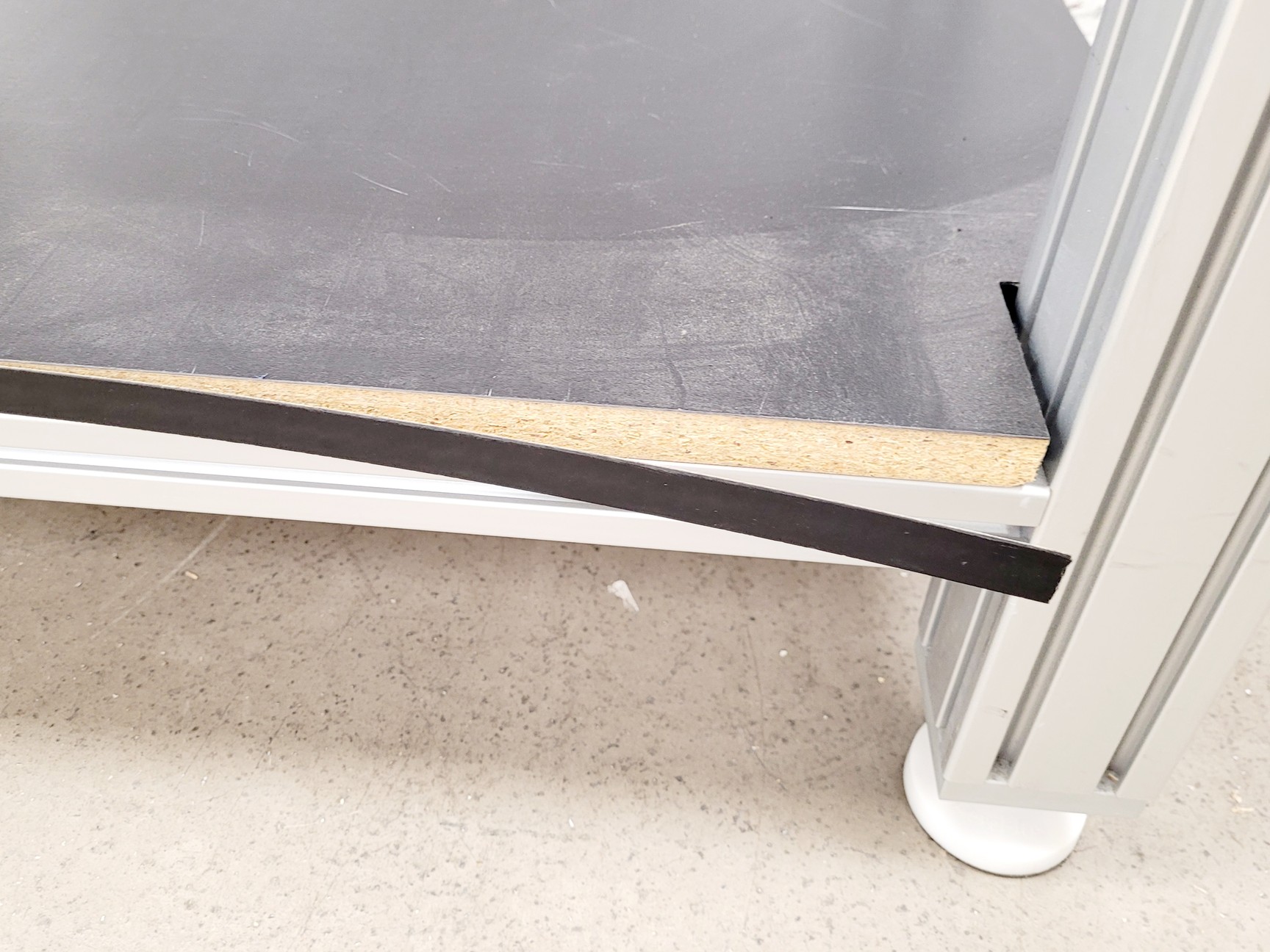 Image of Newport Anti-Vibration Table 90x60x88cm