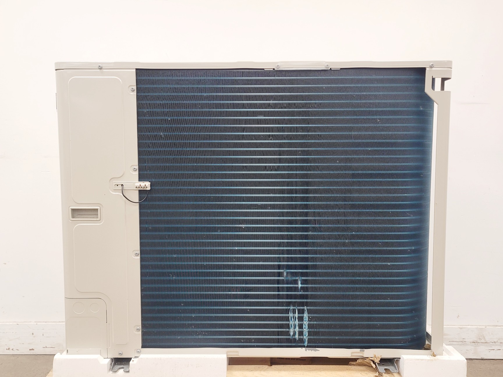 Image of Daiken SkyAir Alpha-Series RZAG100N7V1B AC Unit w/ FAA100BUV1B Unit