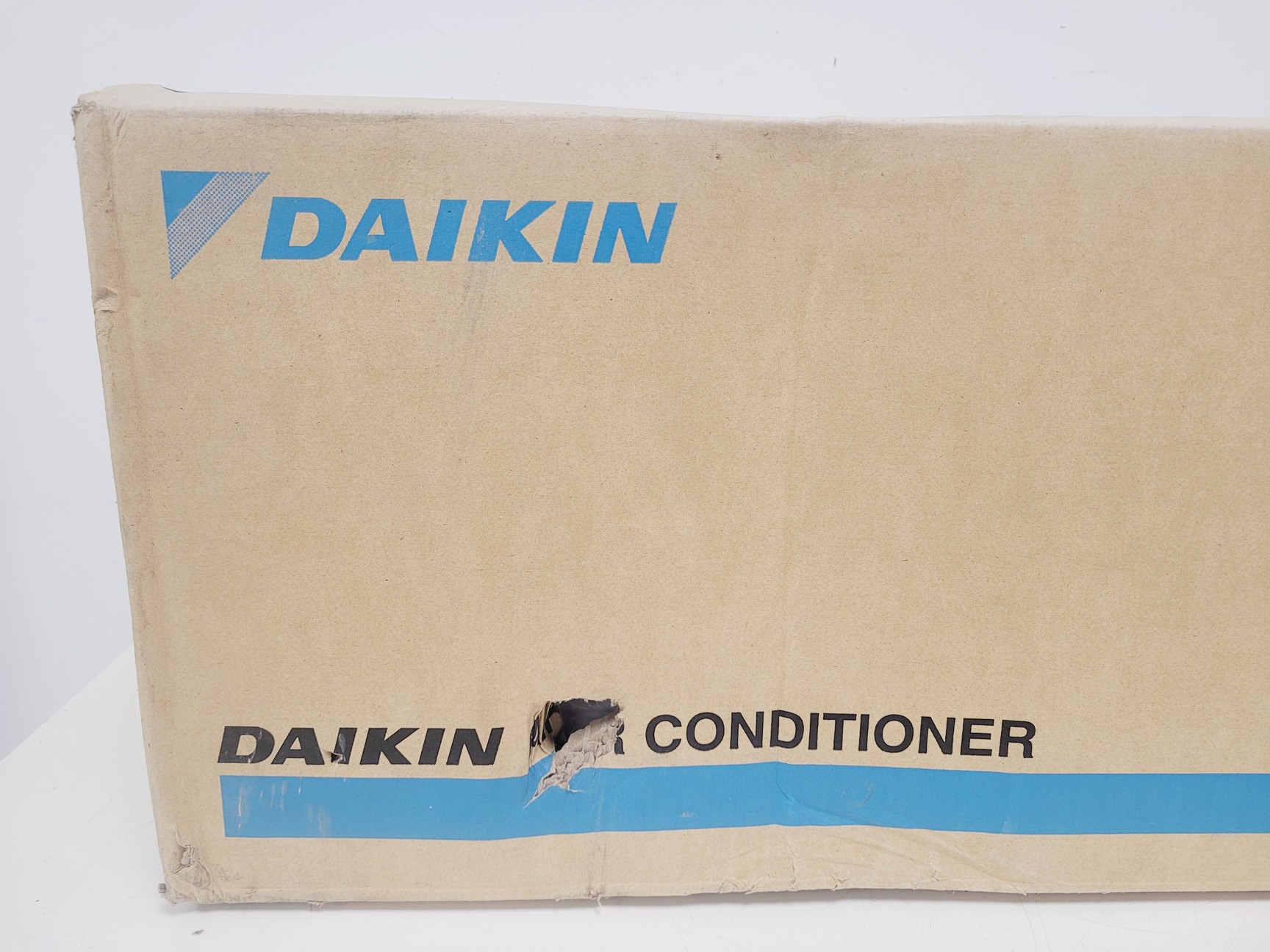 Image of Daiken SkyAir Alpha-Series RZAG100N7V1B AC Unit w/ FAA100BUV1B Unit