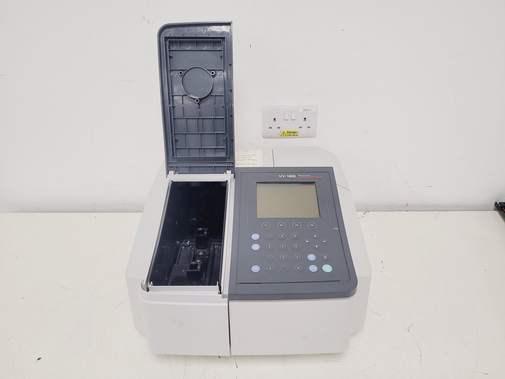 Image of Shimadzu UV-1800 UV Spectrophotometer w/ CPS-240A & CPS-Controller
