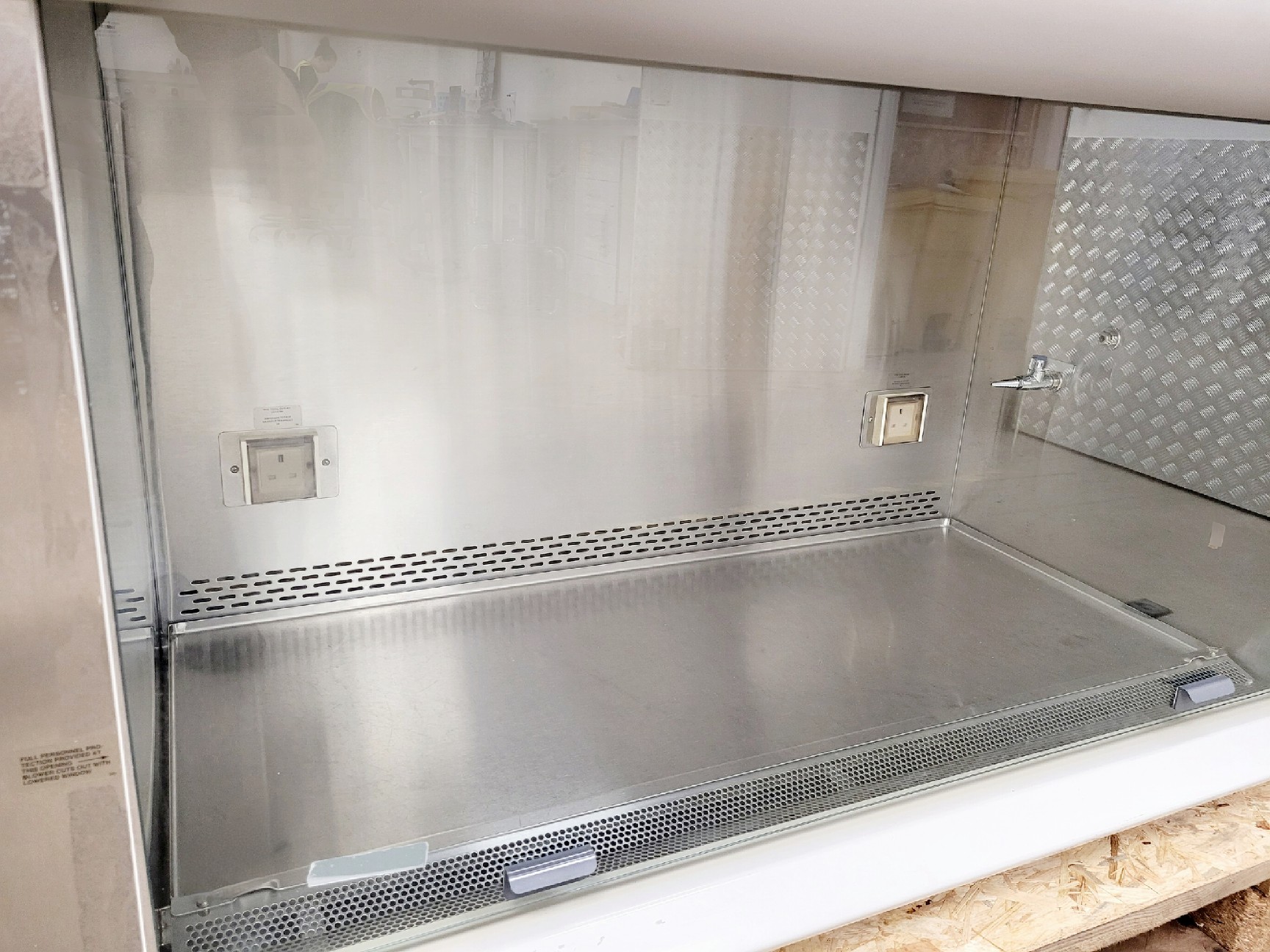 Image of Nuaire NU-437-400E Ductless Class II Safety Cabinet