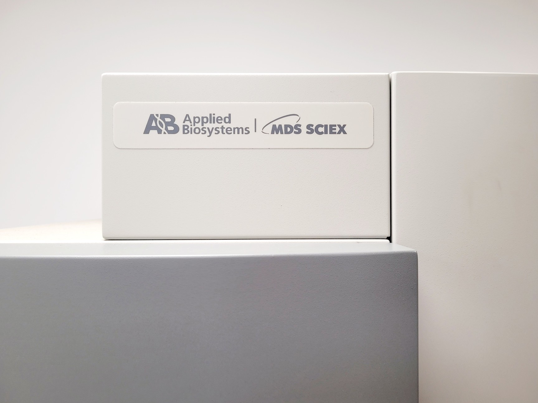 Image of AB Sciex 4800 MALDI TOF/TOF Analyser MS Mass Spectrometry System Lab