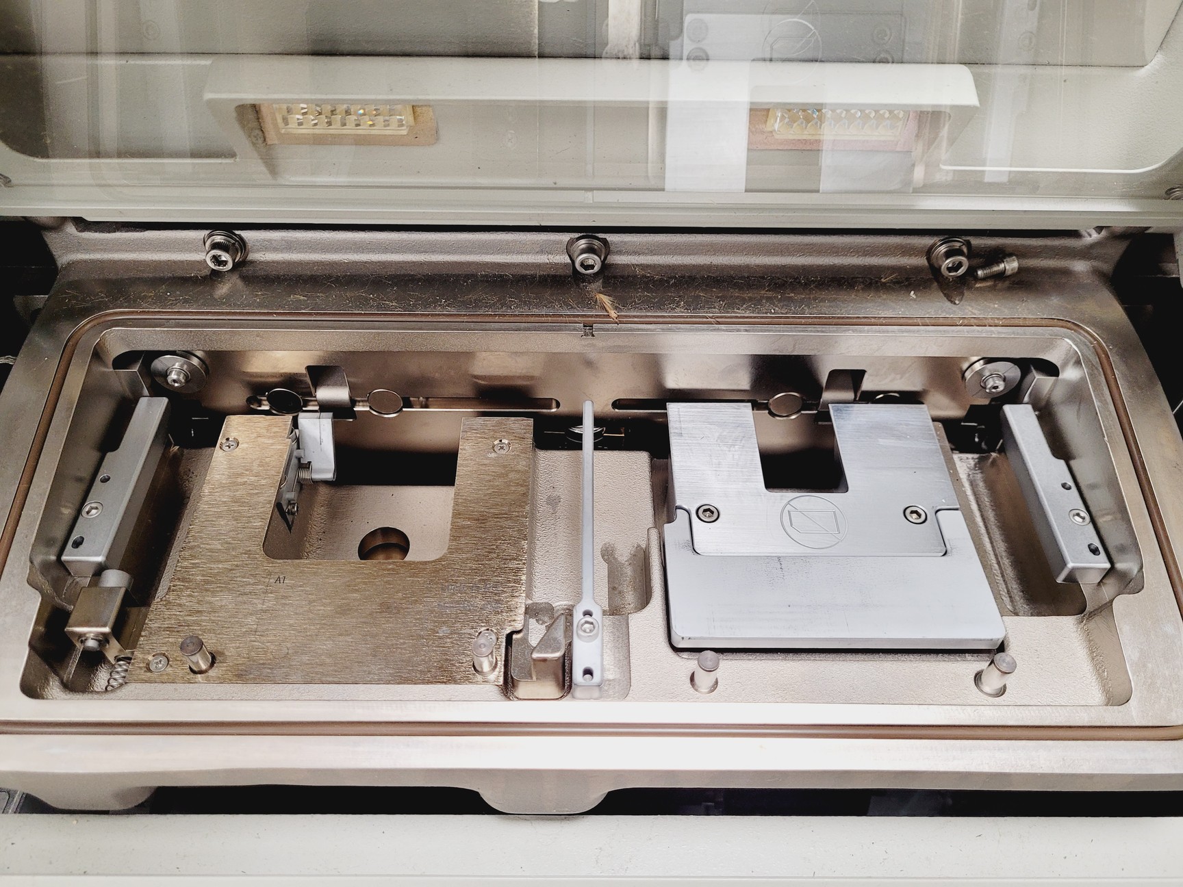 Image of AB Sciex 4800 MALDI TOF/TOF Analyser Mass Spectrometry System Lab