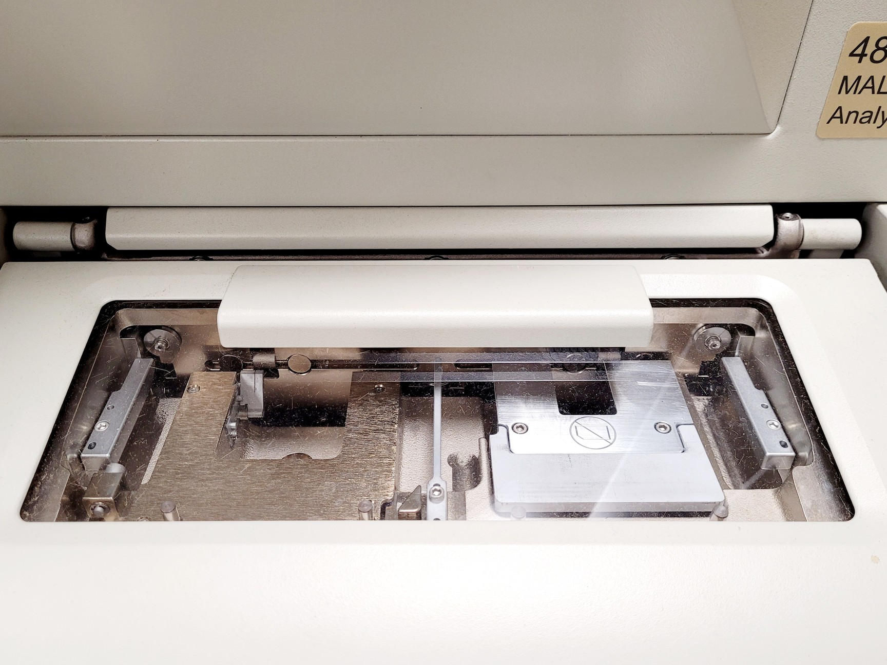 Image of AB Sciex 4800 MALDI TOF/TOF Analyser Mass Spectrometry System Lab