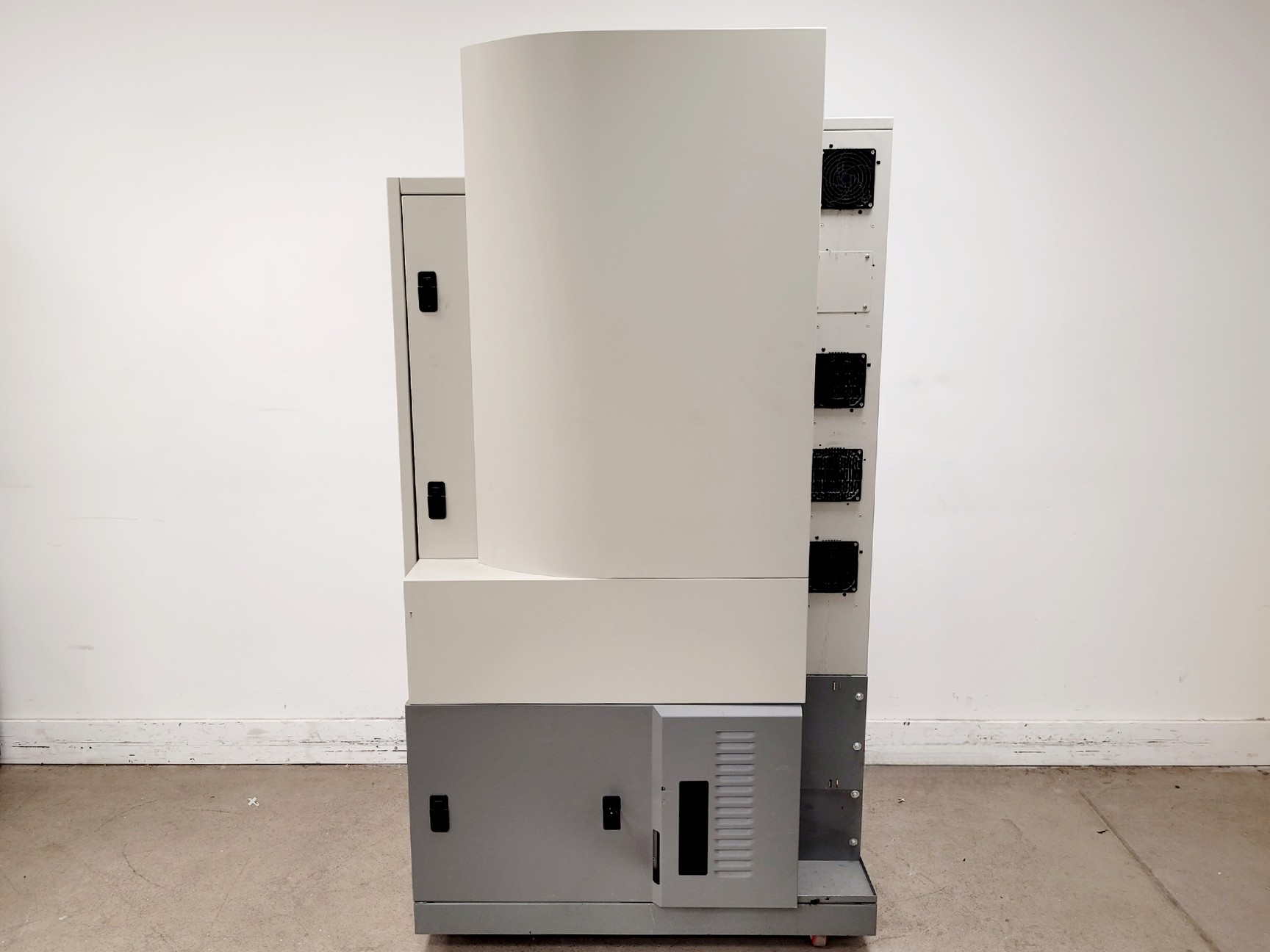 Image of AB Sciex 4800 MALDI TOF/TOF Analyser Mass Spectrometry System Lab