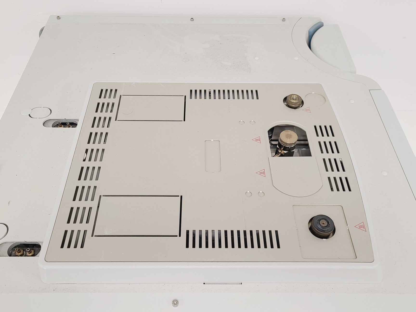 Image of Thermo Scientific Trace GC Ultra w/ Alimentatore DRH GC Chromatography Lab